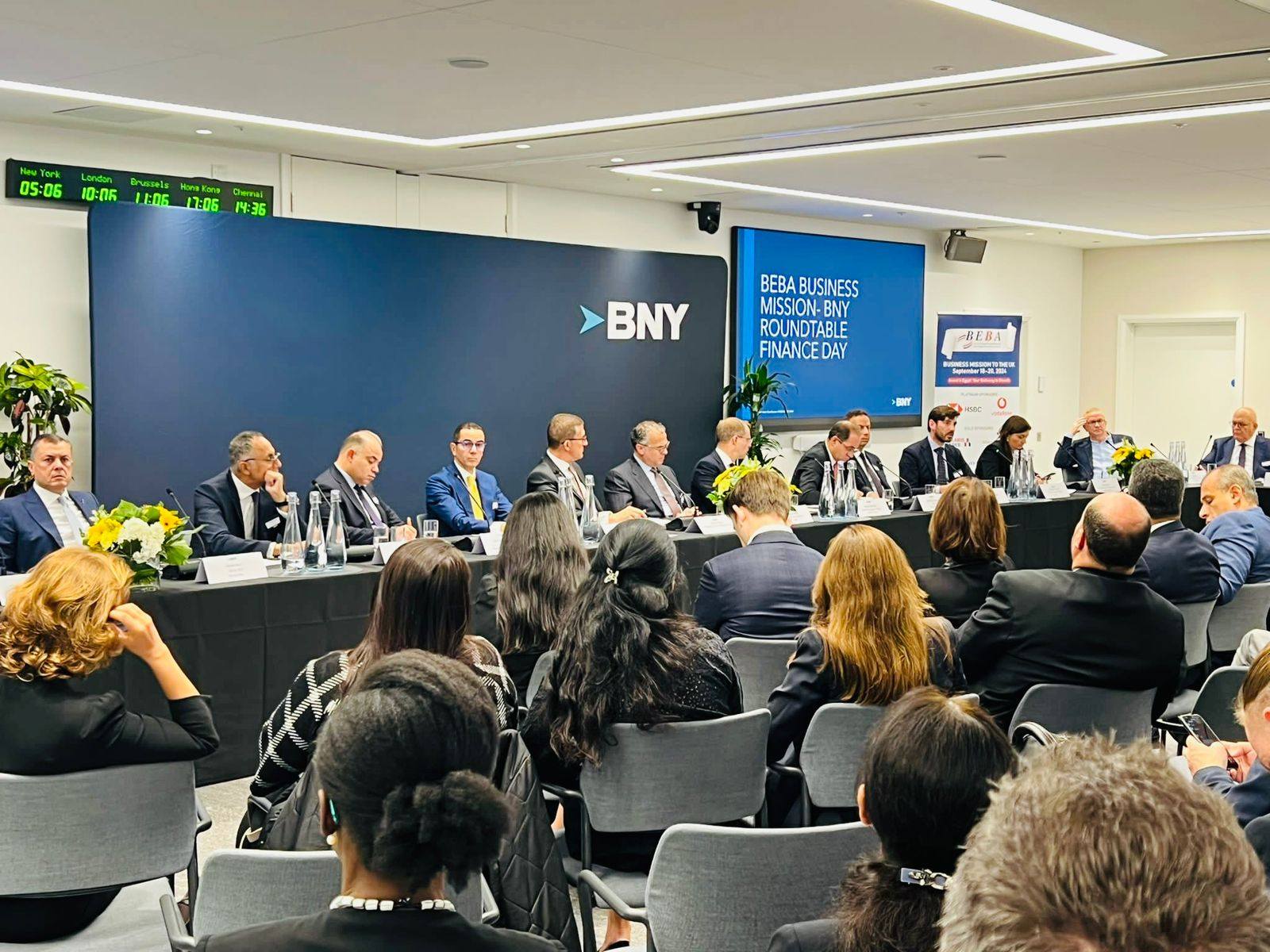 الخطيب يشارك في اجتماع مائدة مستديرة لاستعراض فرص الأستثمار