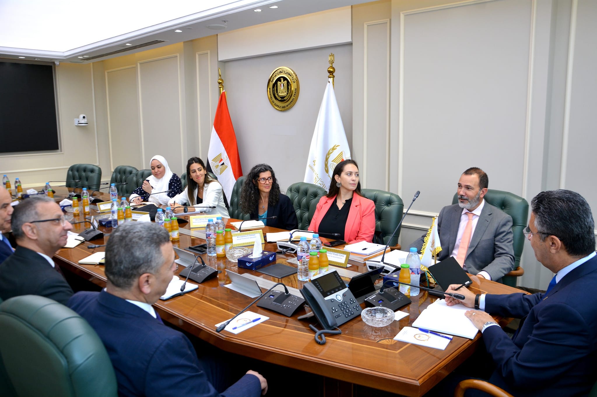 وزير التموين والتجارة الداخلية يجتمع مع وفد من البنك الدولي