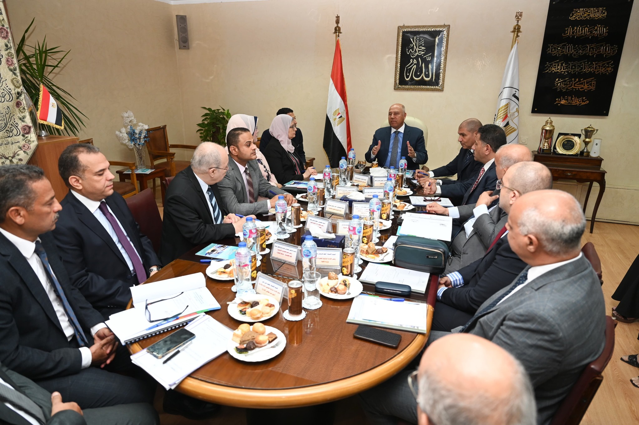 الوزير يترأس اجتماع الهيئة العامة لتنفيذ المشروعات الصناعية