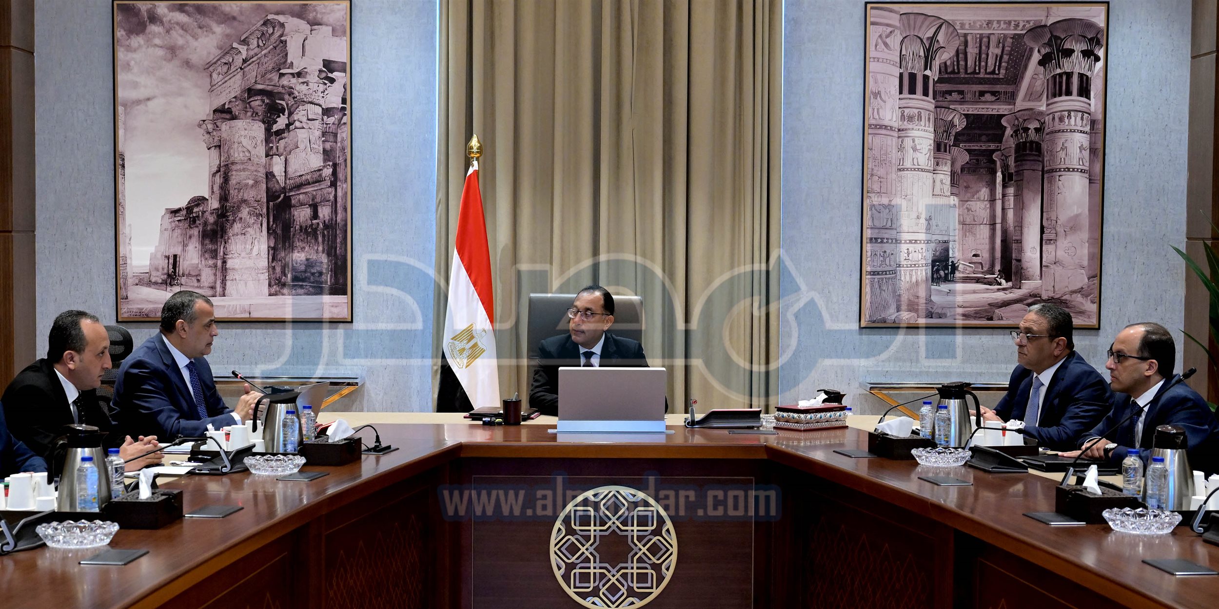 رئيس الوزراء في اجتماع مع وزير الدولة للإنتاج الحربي