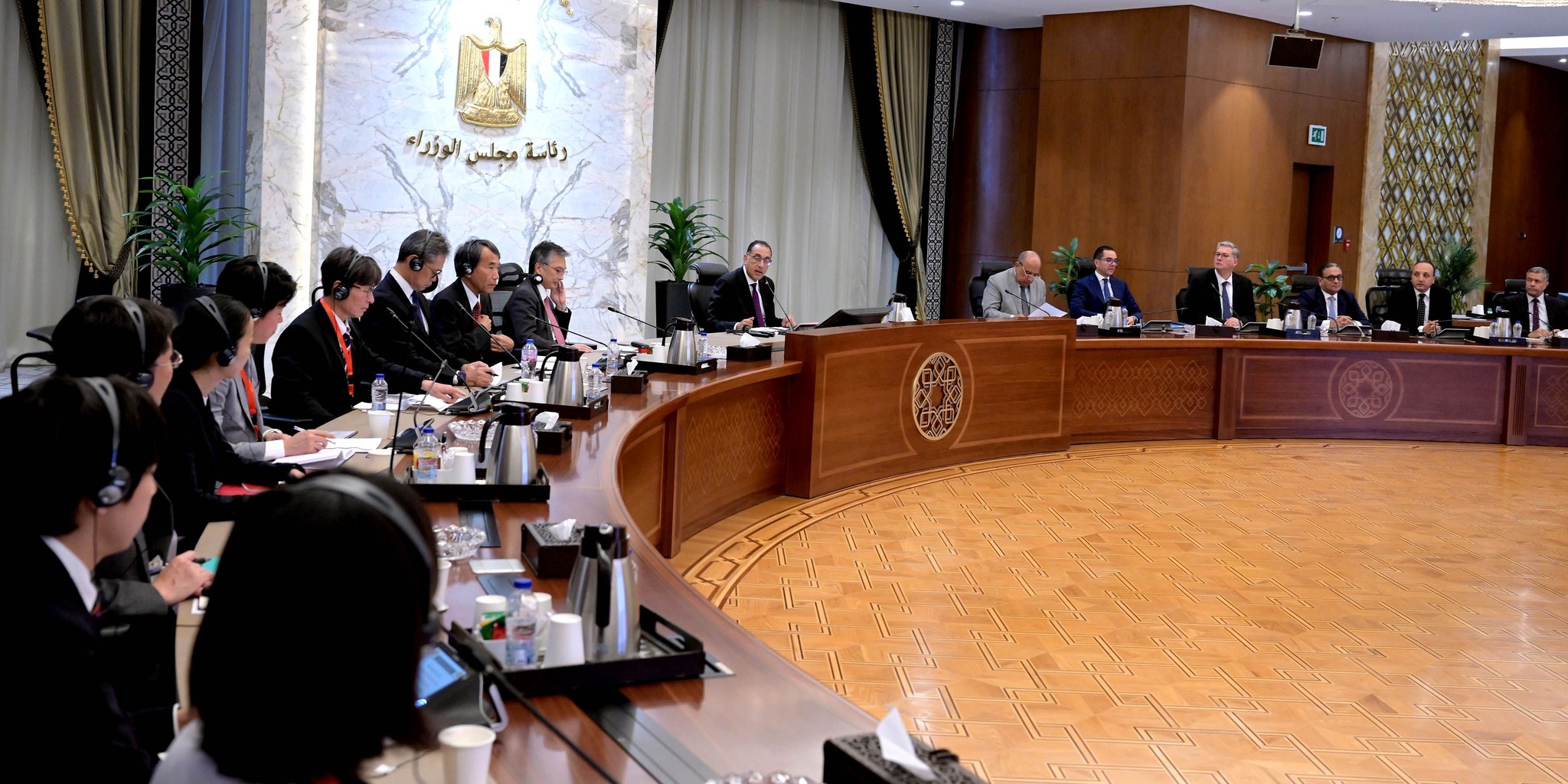 رئيس الوزراء مع رؤساء وممثلي منظمات الأعمال ومؤسسات التمويل
