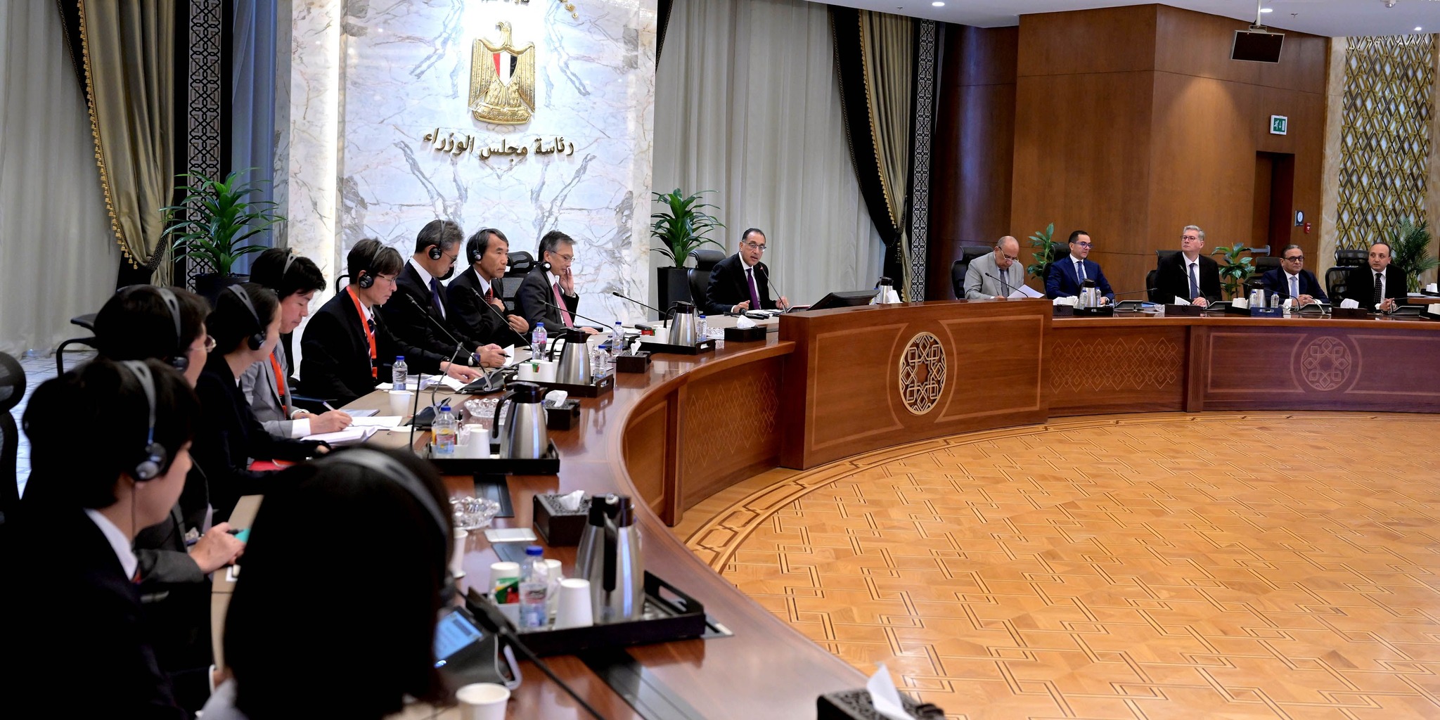 رئيس الوزراء مع رؤساء وممثلي منظمات الأعمال ومؤسسات التمويل