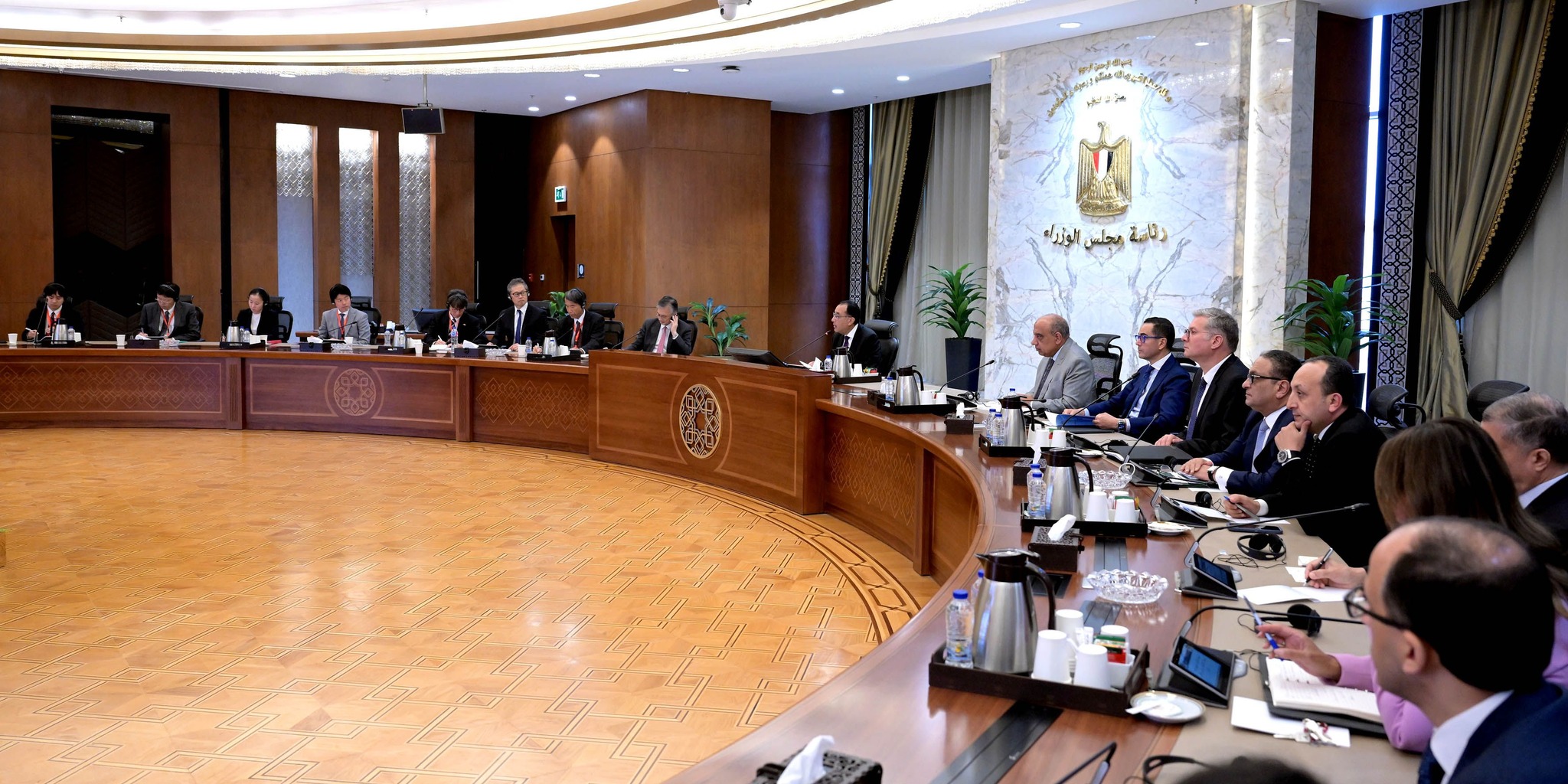 رئيس الوزراء مع رؤساء وممثلي منظمات الأعمال ومؤسسات التمويل