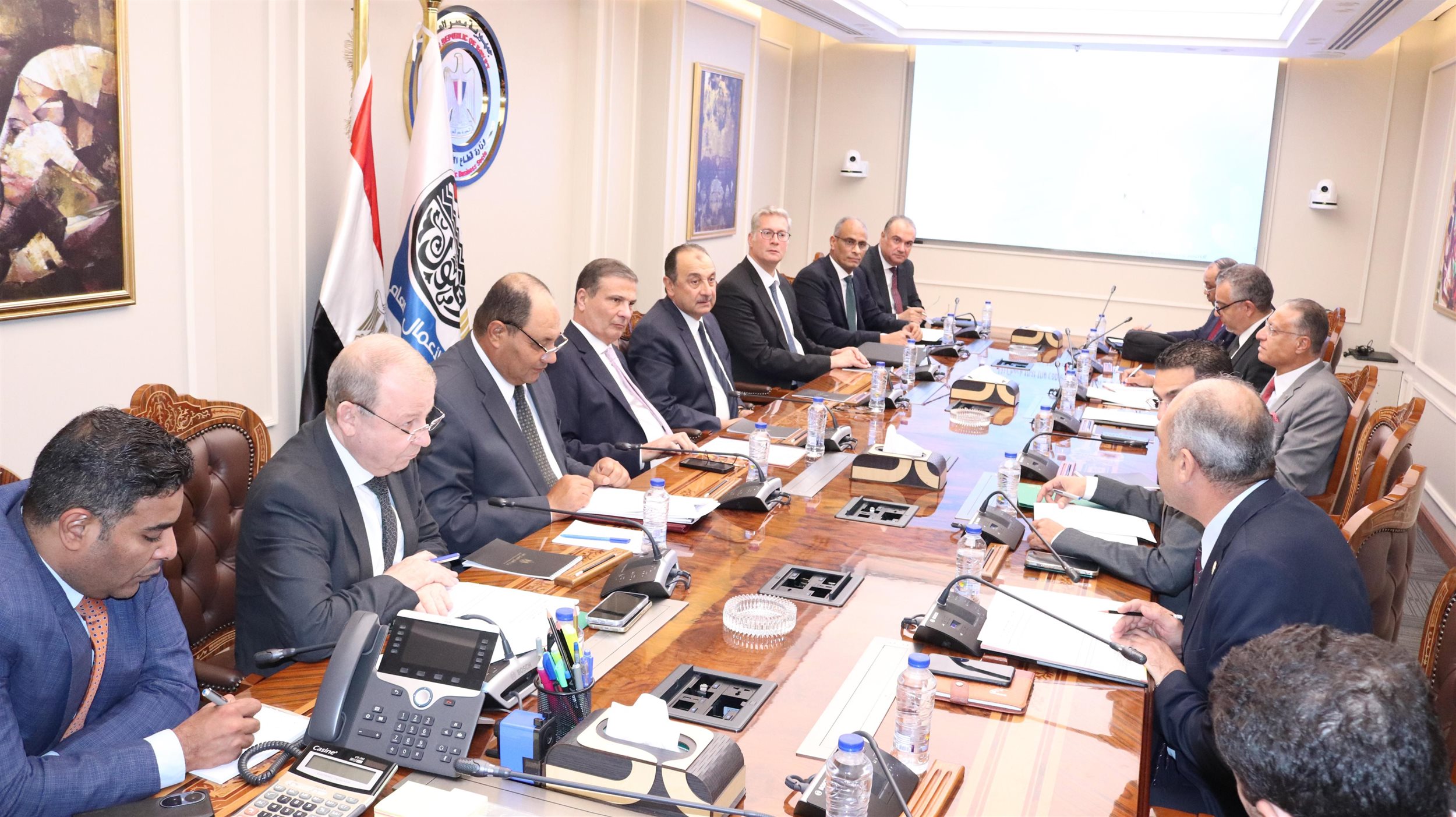 الشيمي يتابع موقف صناعة الأسمدة وعمليات الإنتاج والتوزيع