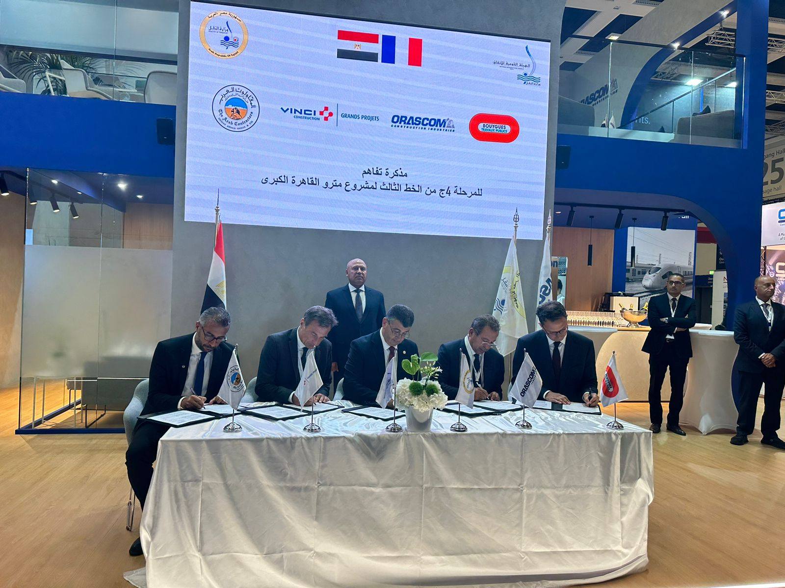 وزير النقل ونظيره الألماني يتفقدان قطار فيلارو