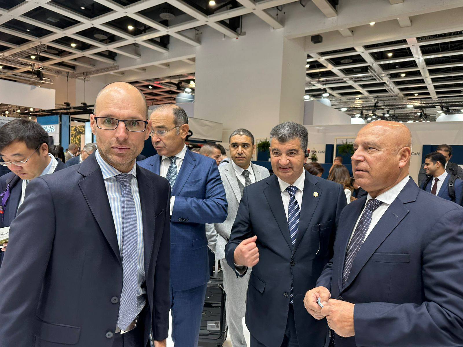 وزير النقل ونظيره الألماني يتفقدان قطار فيلارو