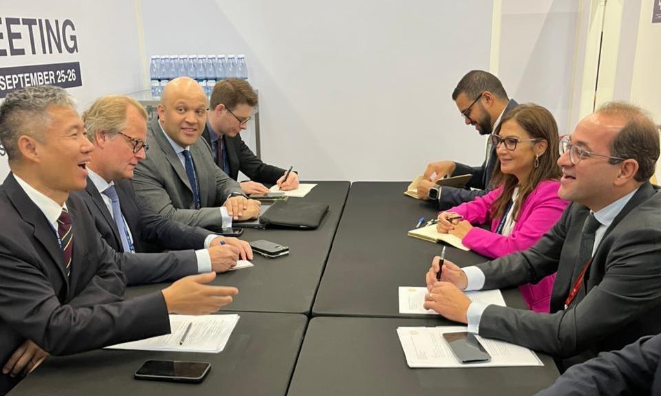 وزير المالية مع الرئيس التنفيذي لمركز التعاون متعدد الأطراف