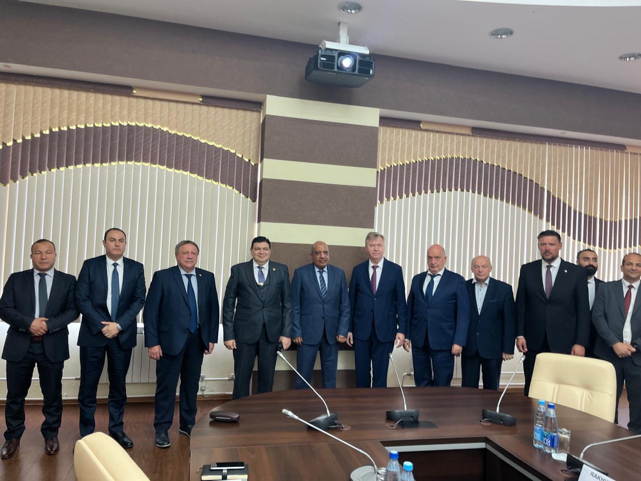 وزير الكهرباء يزور ليننجراد المرجعية لمحطة الضبعة النووية