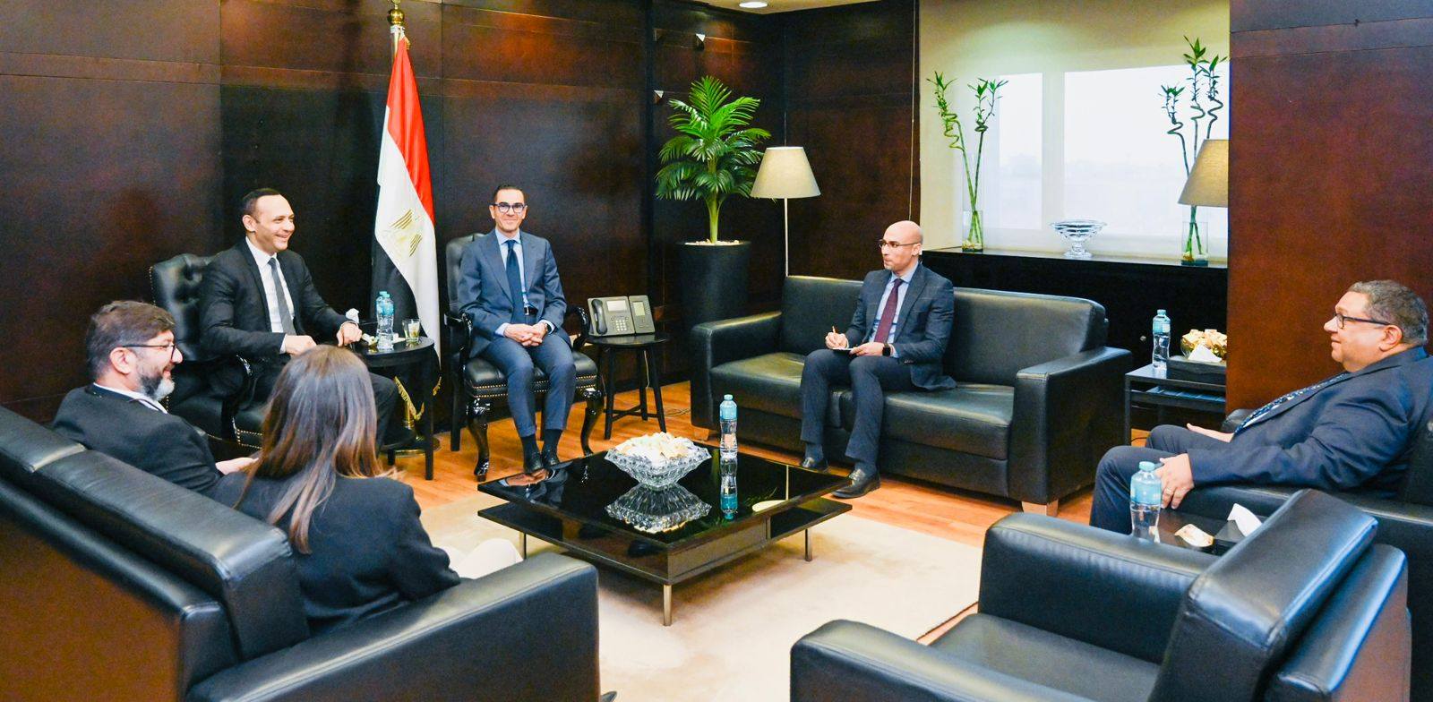 وزير الاستثمار يلتقي وفد شركة انكوردج للاستثمارات