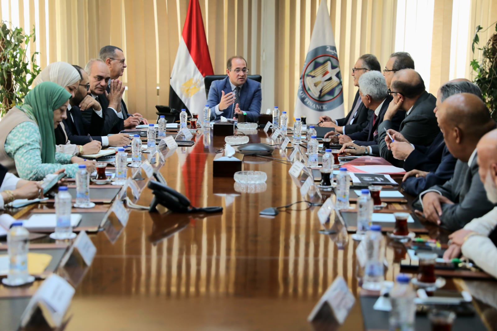 وزير المالية يلتقي ممثلي المجتمع التجاري والصناعي