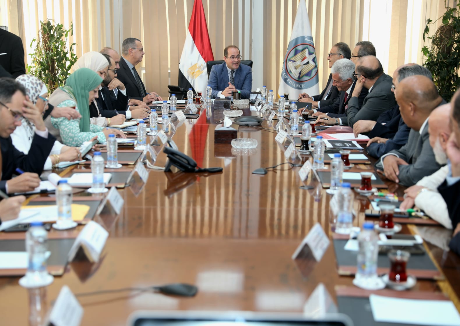 وزير المالية يلتقي ممثلي المجتمع التجاري والصناعي