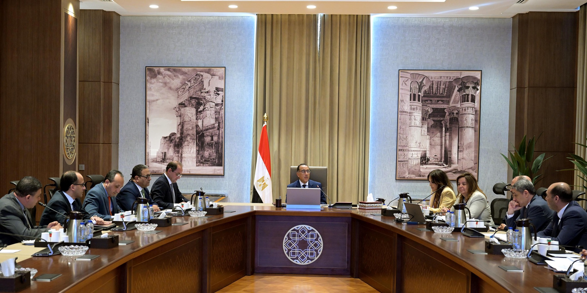 رئيس الوزراء يتابع موقف تنفيذ مشروعات سكن لكل المصريين