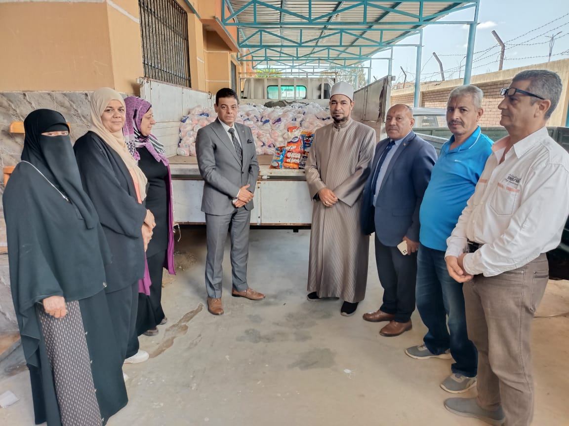 الأوقاف توزع 60 طن من السلع الغذائية للأسر الأولى بالرعاية