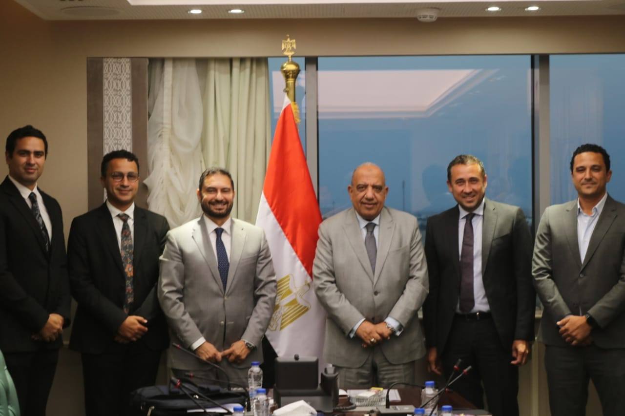 وزير الكهرباء يبحث التعاون فى مجالات الطاقة المتجددة