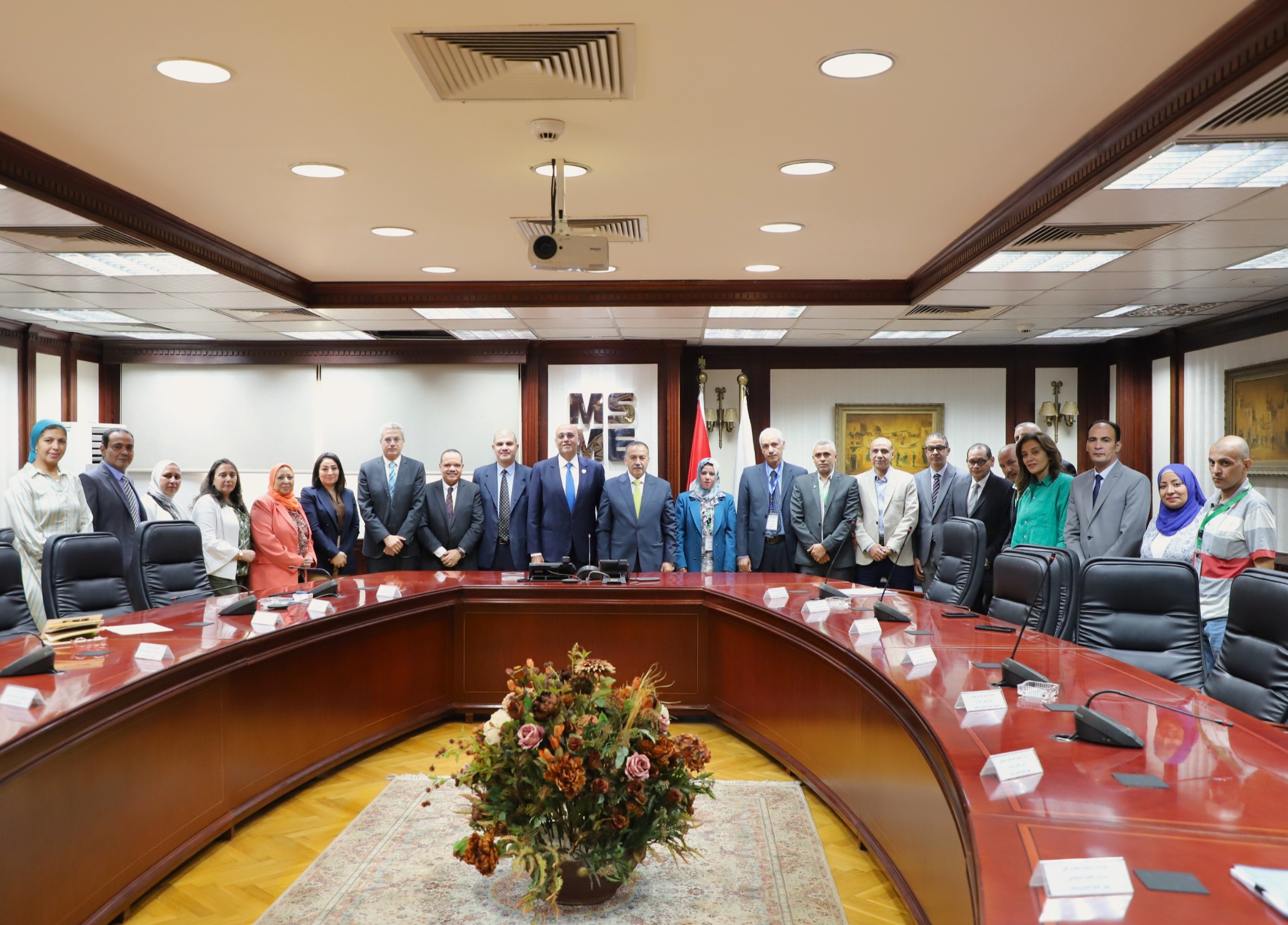 الرئيس التنفيذي لجهاز تنمية المشروعات�يستقبل محافظ أسيوط