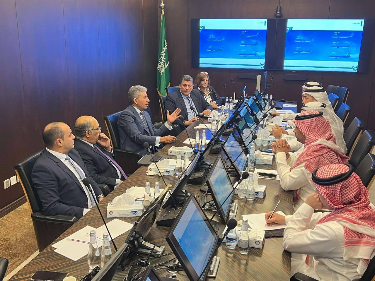 وزير السياحة يعقد لقاءات مع مسئولي شركات الطيران السعودية