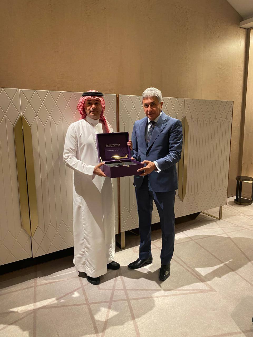 وزير السياحة يعقد لقاءات مع مسئولي شركات الطيران السعودية