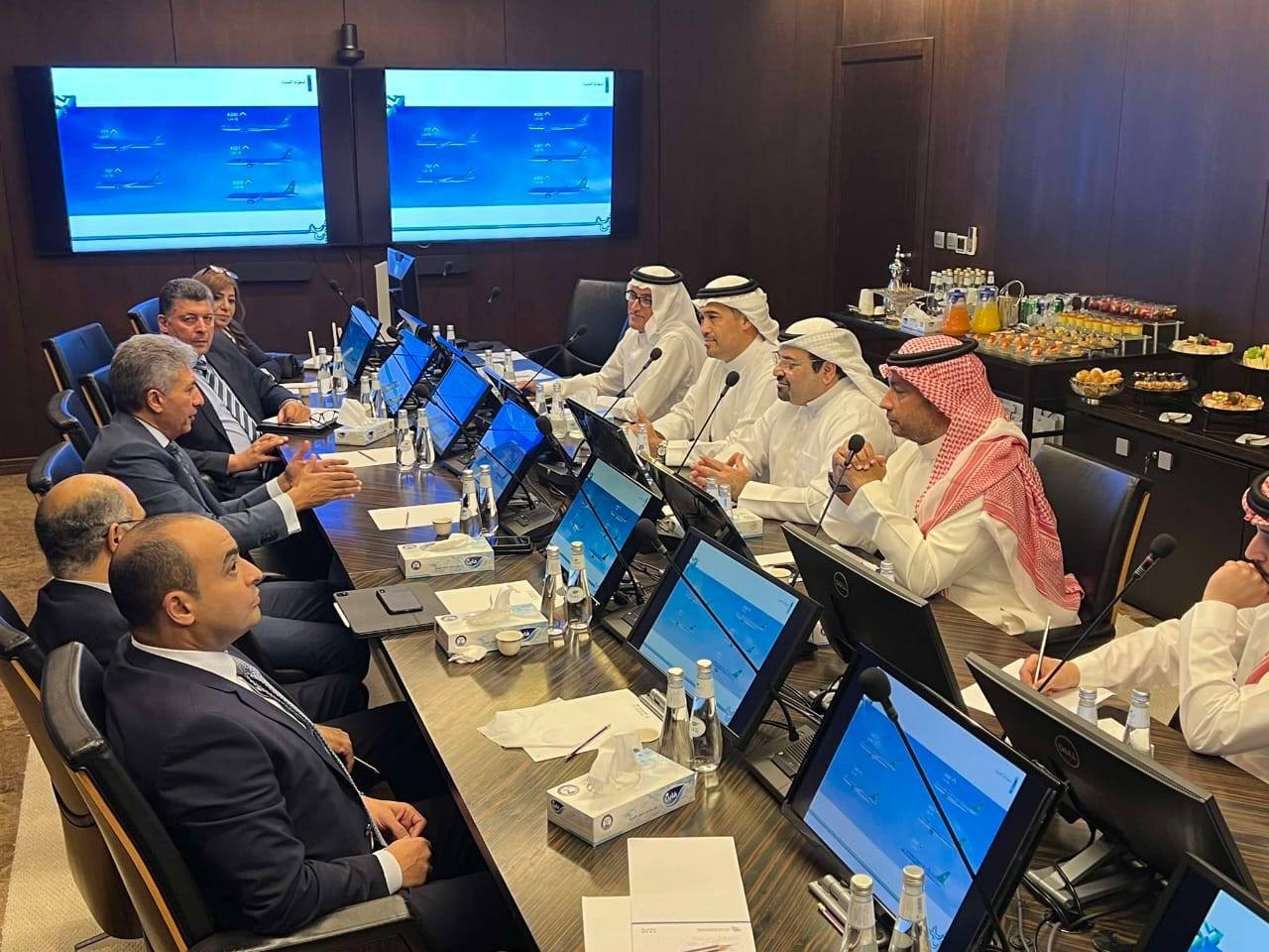 وزير السياحة يعقد لقاءات مع مسئولي شركات الطيران السعودية