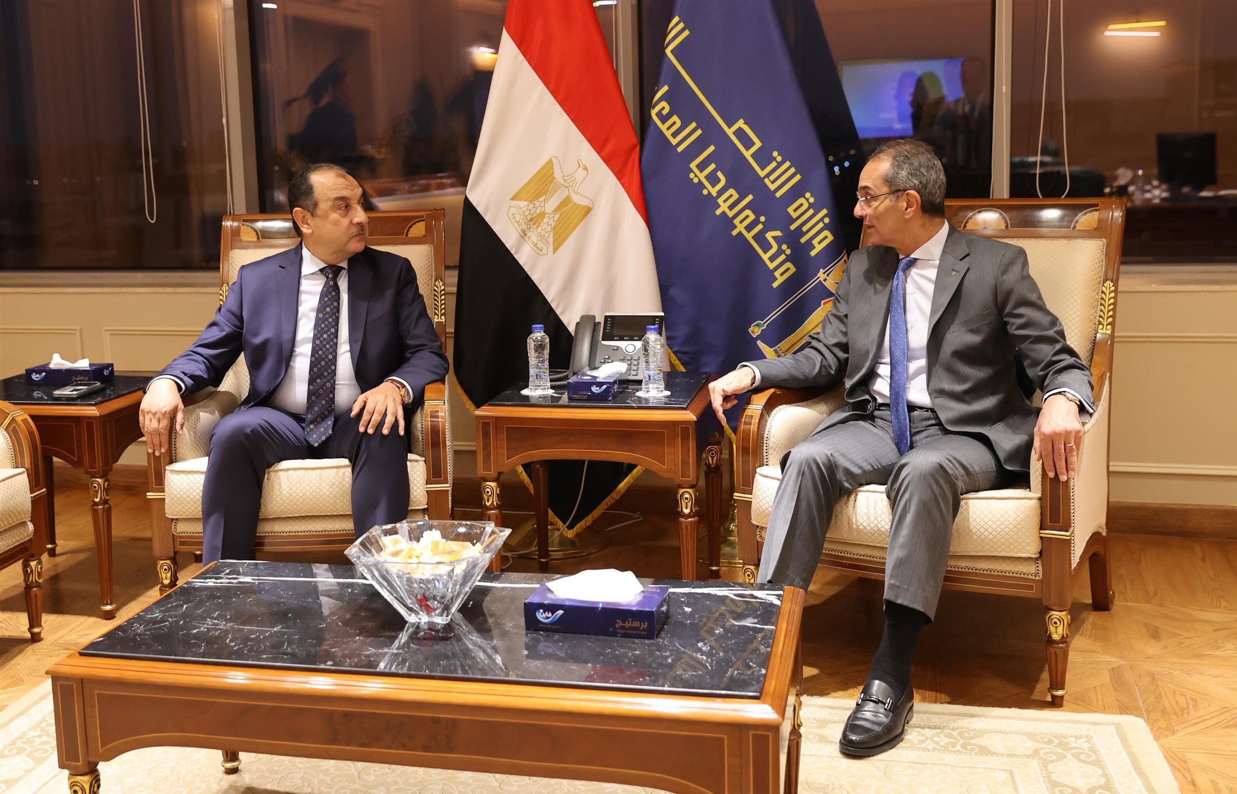 وزير الاتصالات في اجتماع مع وزير قطاع الأعمال