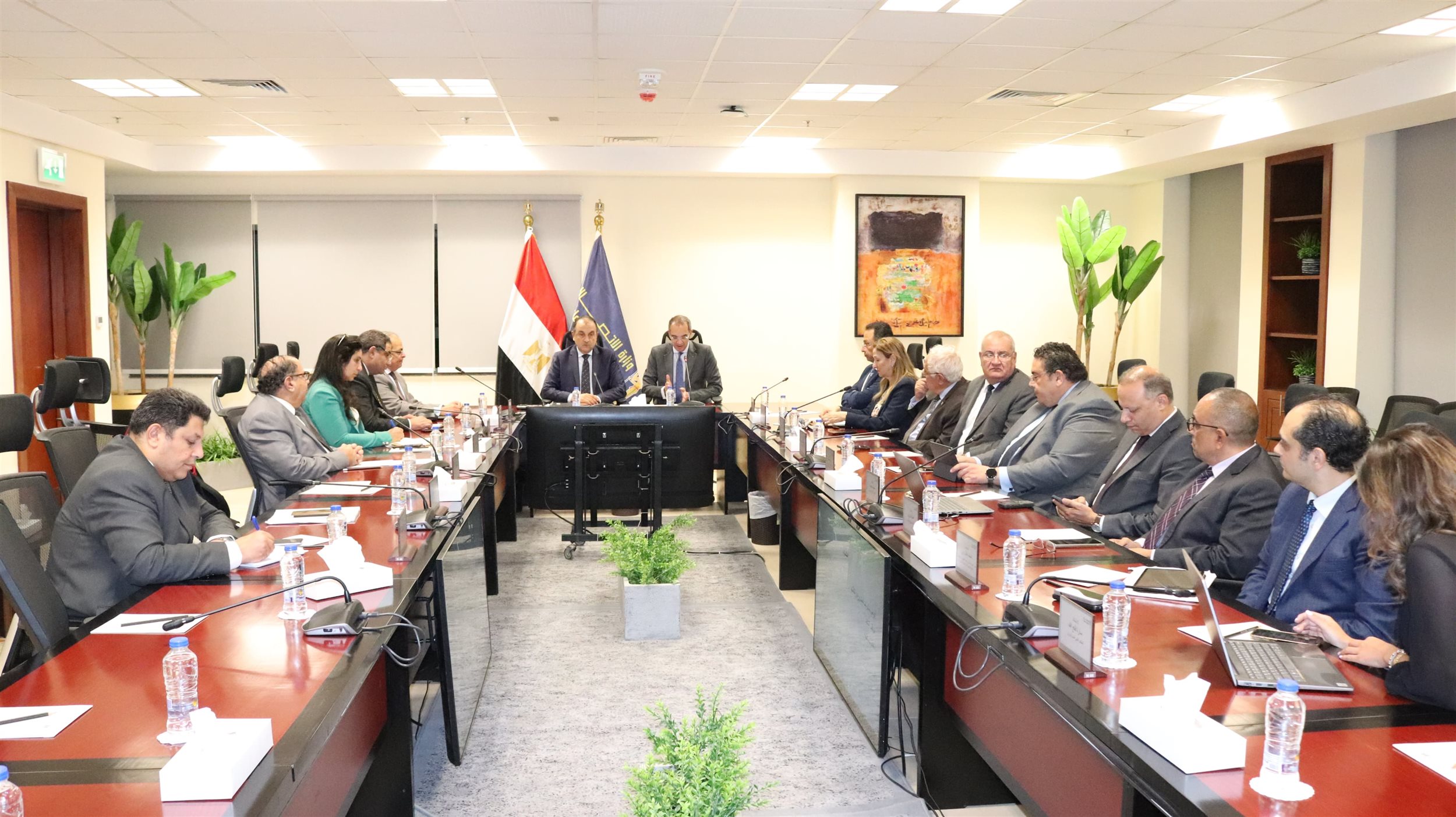وزير الاتصالات في اجتماع مع وزير قطاع الأعمال