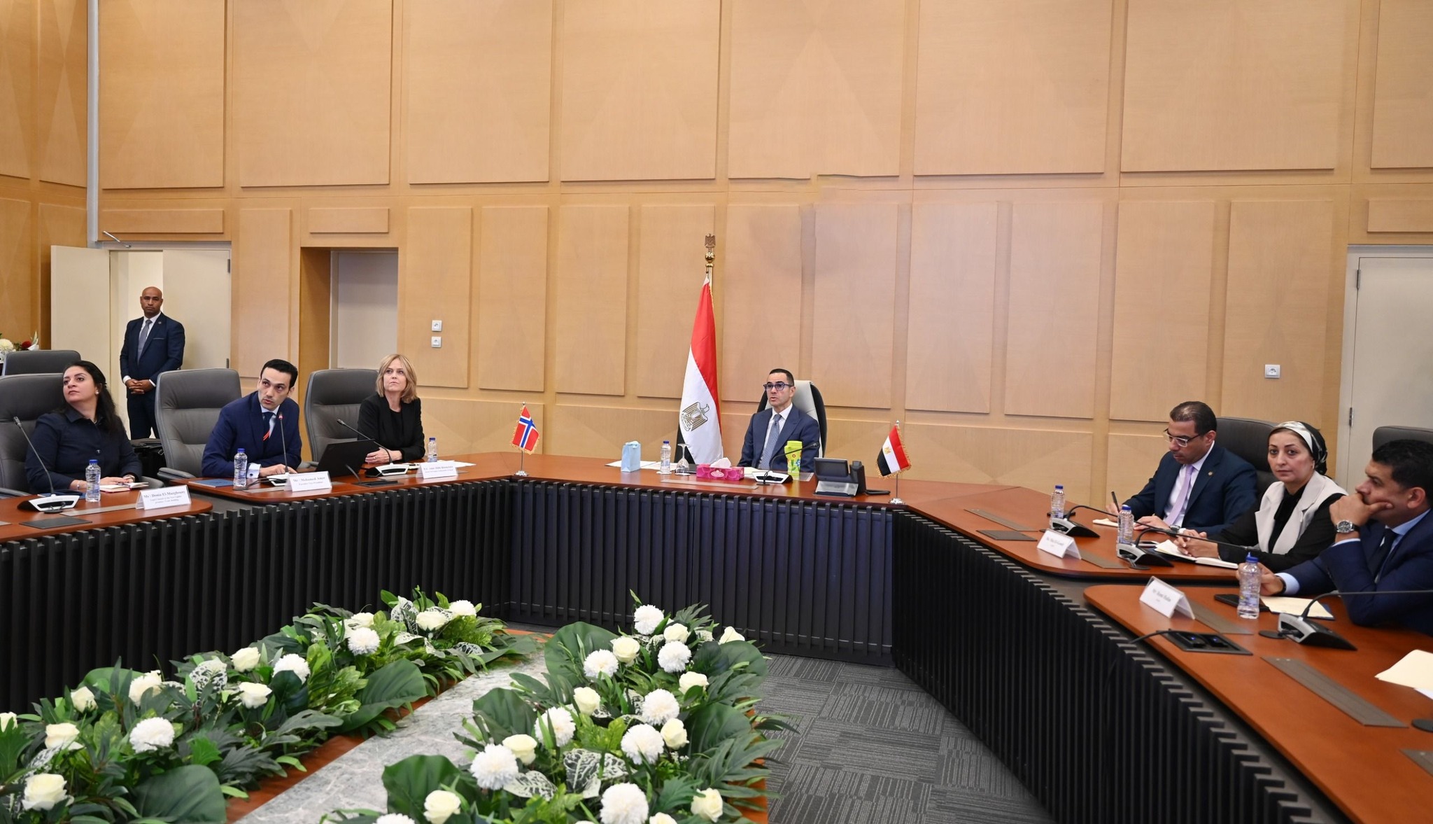 وزير الاستثمار والتجارة الخارجية يستقبل سفيرة النرويج