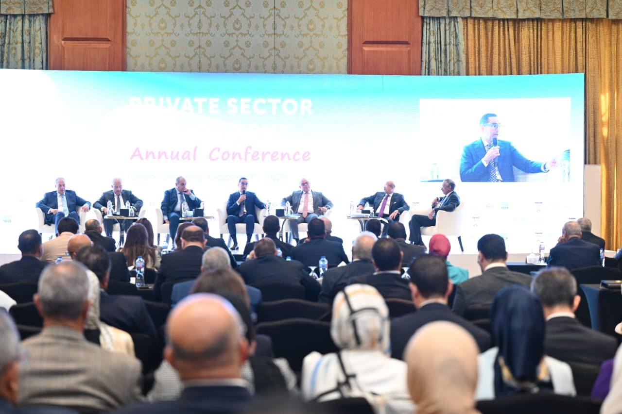 وزير الاستثمار يشارك في مؤتمر مشاركة القطاع الخاص