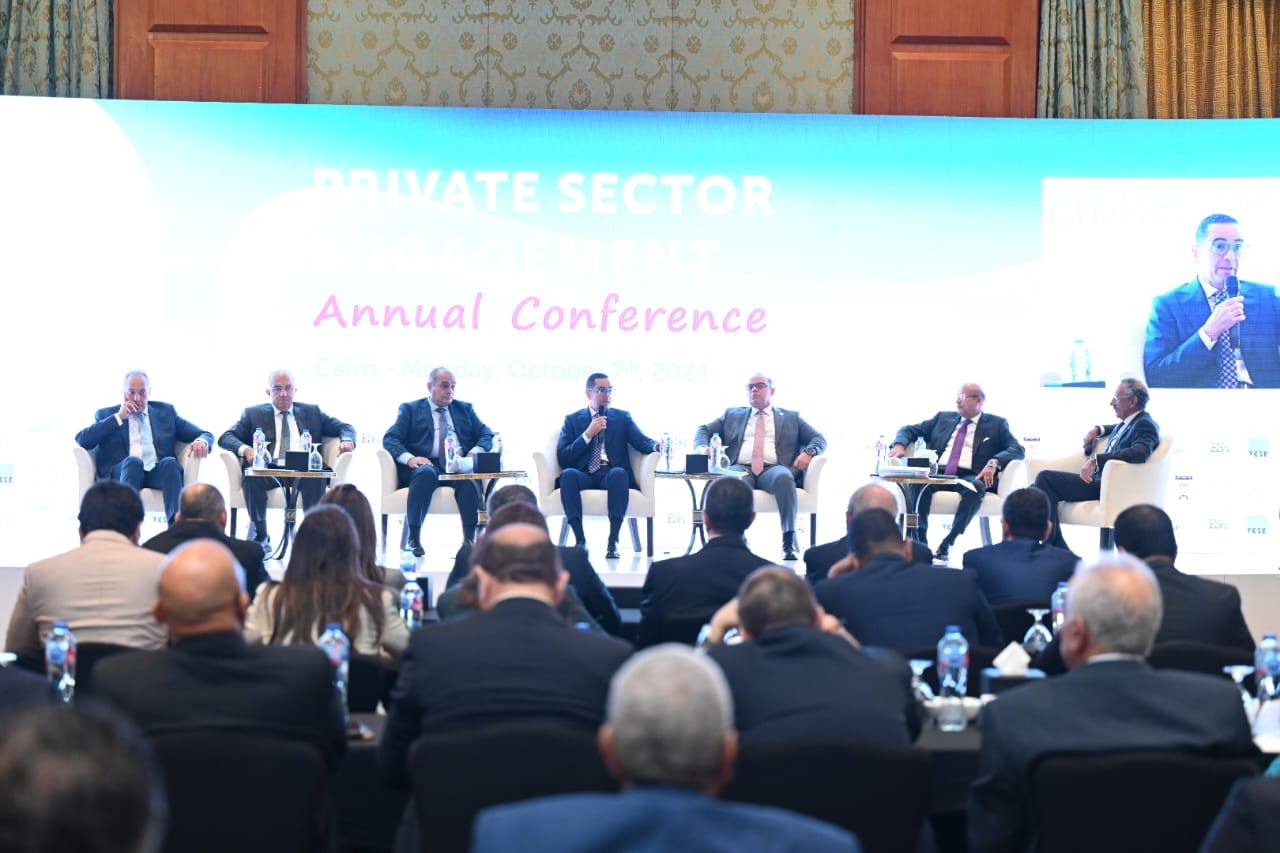 وزير الاستثمار يشارك في مؤتمر مشاركة القطاع الخاص