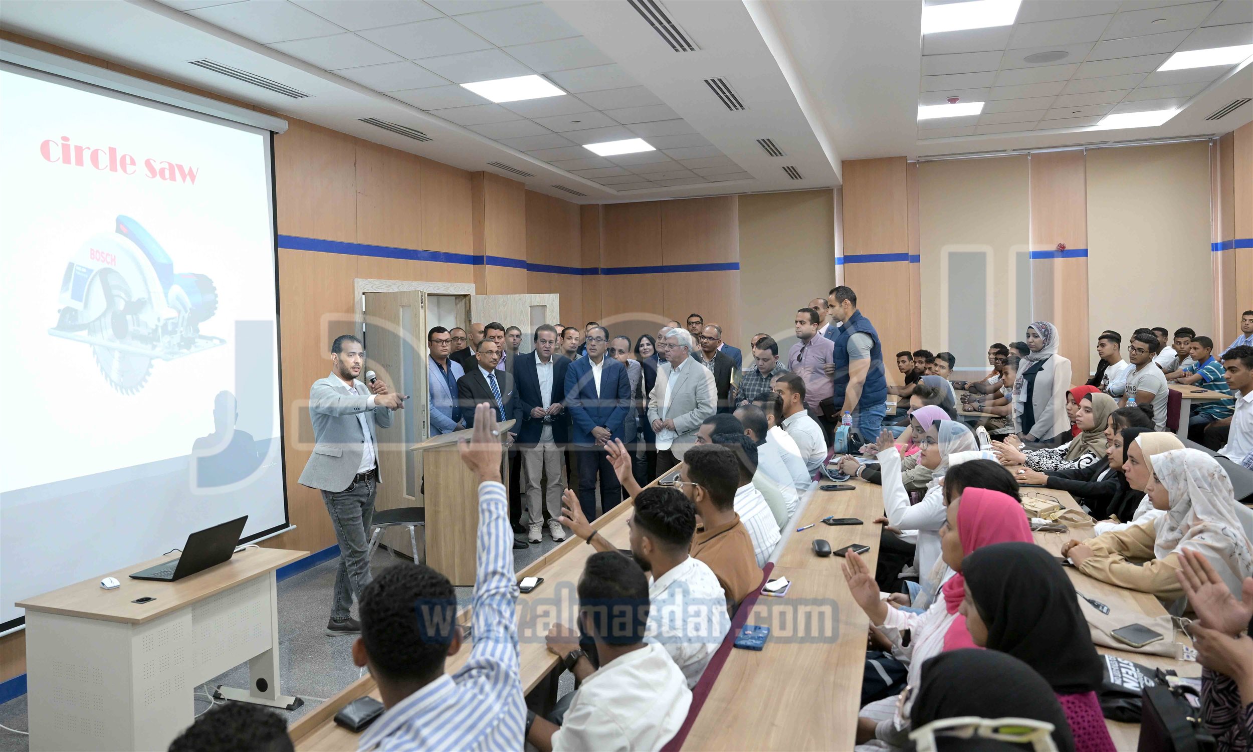 رئيس الوزراء يتفقد جامعة طيبة التكنولوجية