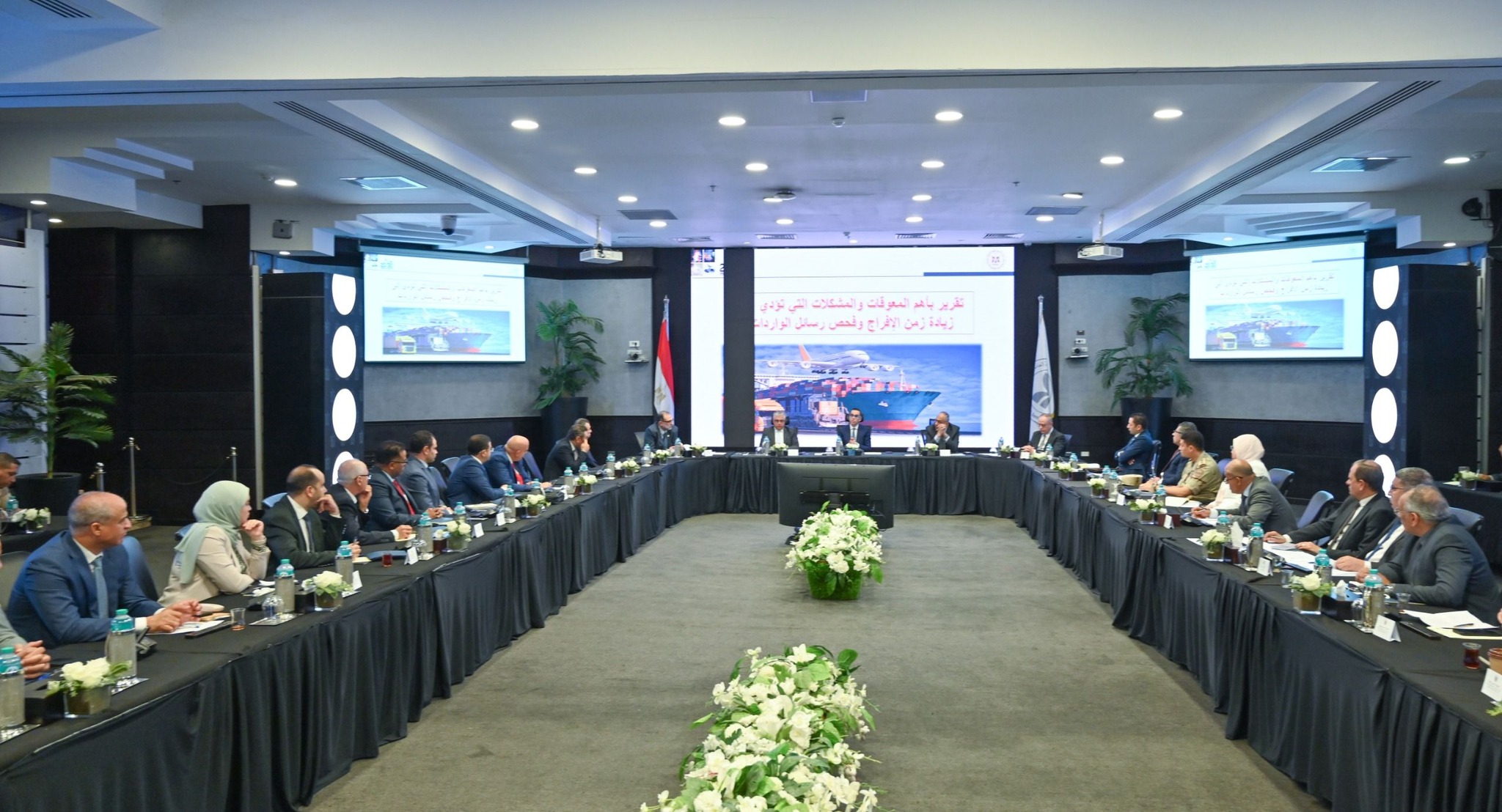 وزير الاستثمار يترأس اجتماع موسع لمناقشة ملف الإفراج الجمركي