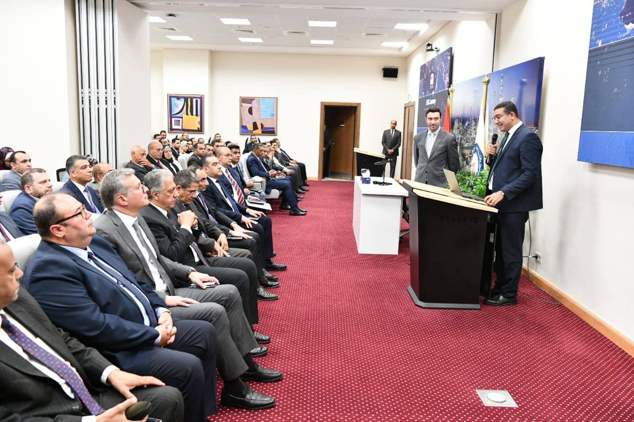 بدوي يستعرض مستجدات الفرص الاستثمارية في مجال إنتاج البترول