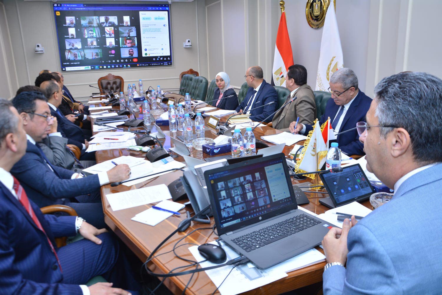 اجتماع وزير التموين مع مديري المديريات التموينية بالمحافظات