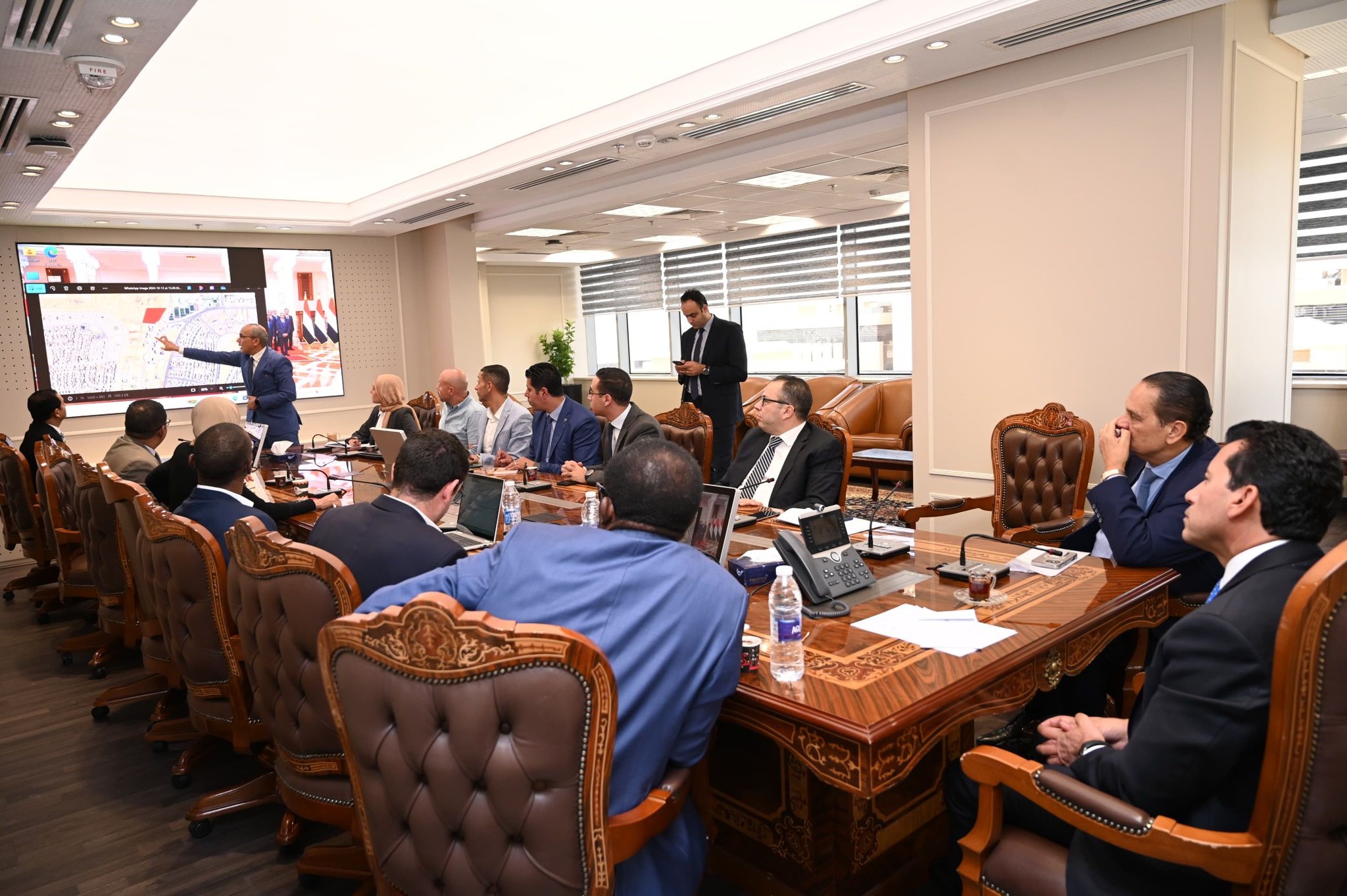 وزير الرياضة يستقبل السكرتير العام للكاف