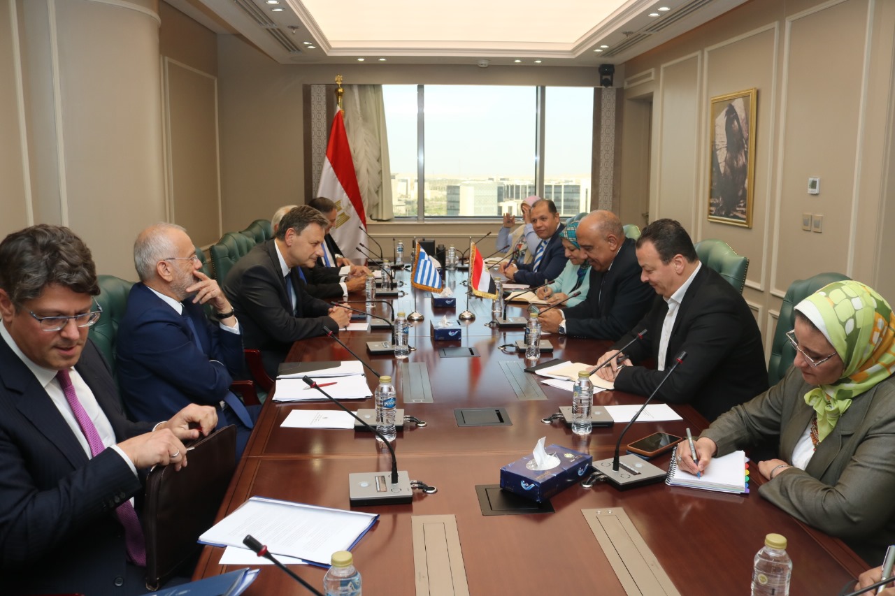 وزير الكهرباء يستقبل وزير البيئة والطاقة اليوناني