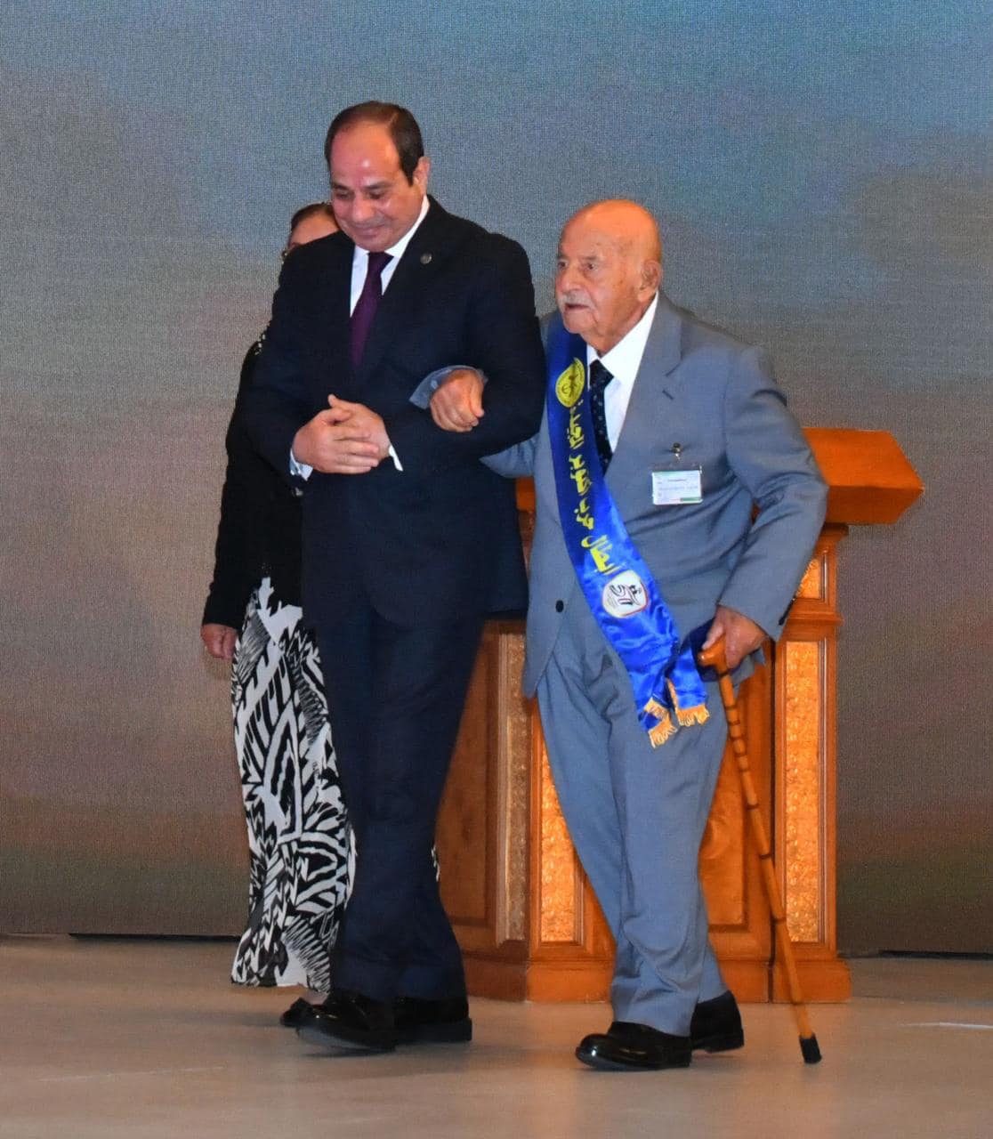 الرئيس السيسي يُكرم أبطال حرب أكتوبر