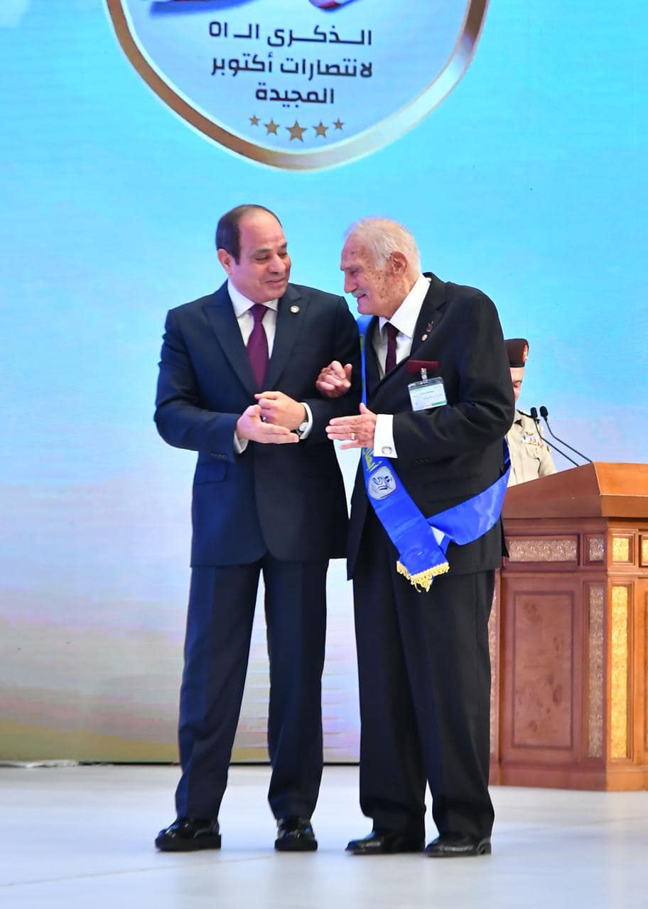 الرئيس السيسي يُكرم أبطال حرب أكتوبر
