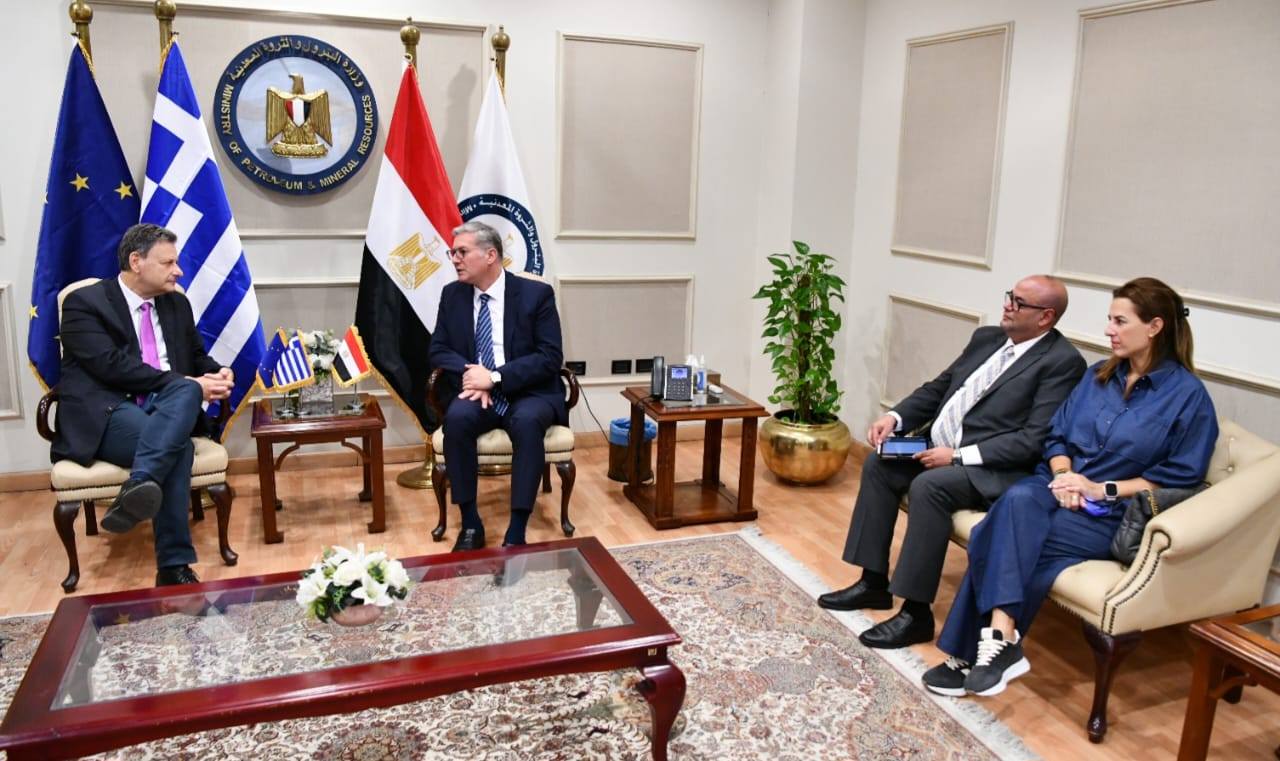 وزير البترول يلتقي وزير البيئة والطاقة اليوناني