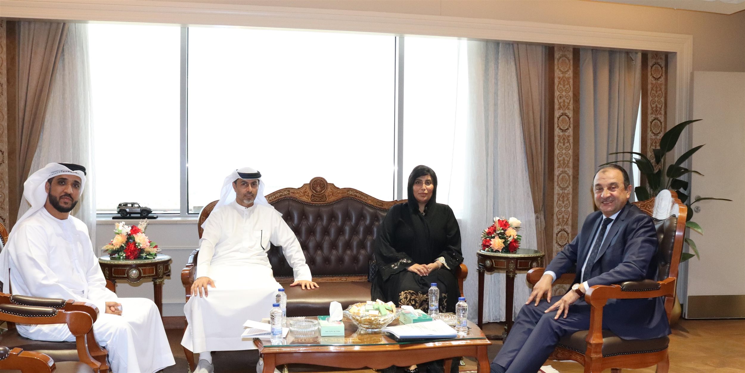 وزير قطاع الأعمال العام مع سفيرة الإمارات بالقاهرة