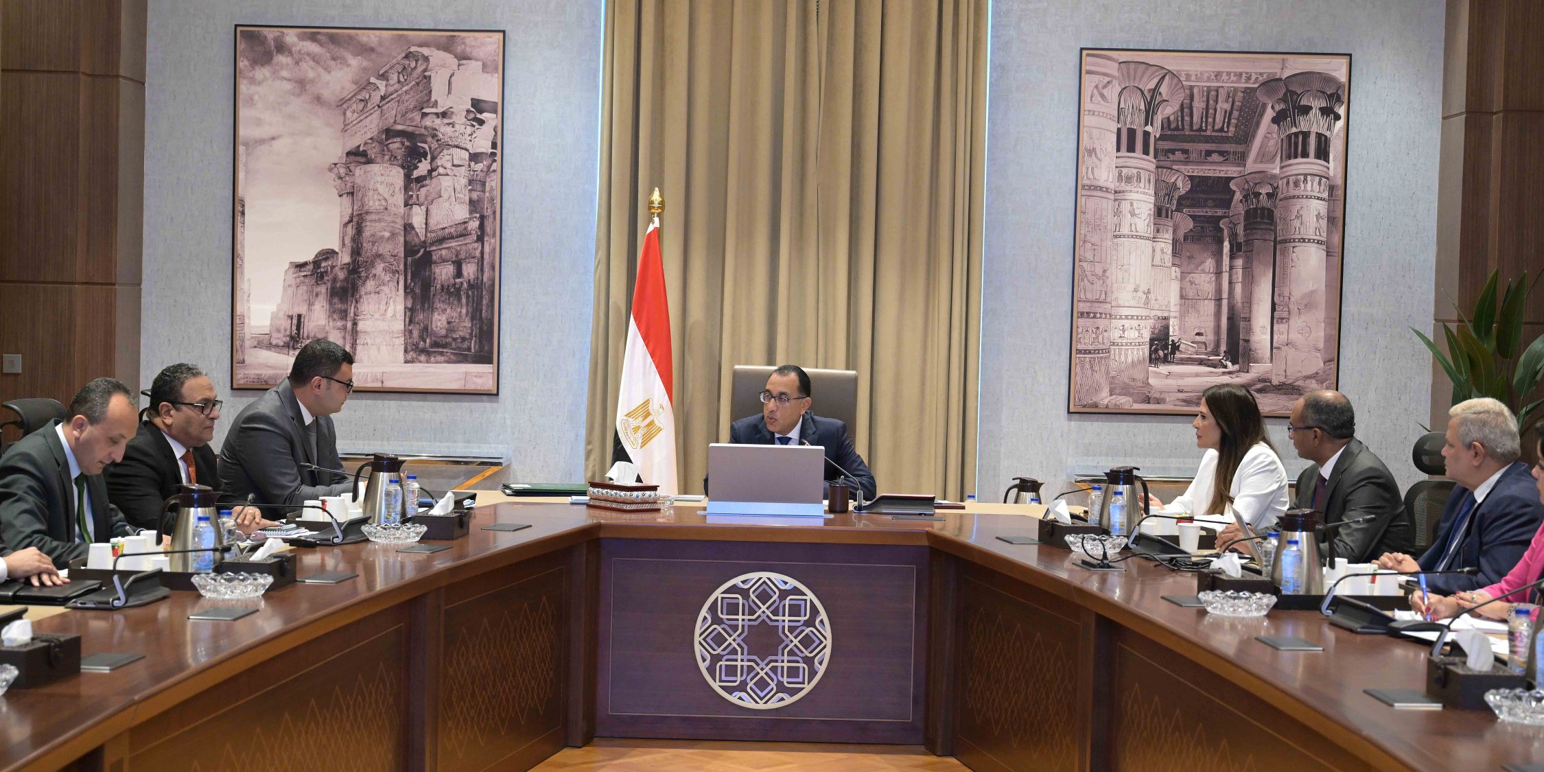 رئيس الوزراء يتابع موقف مشروعات مياه الشرب والصرف الصحي