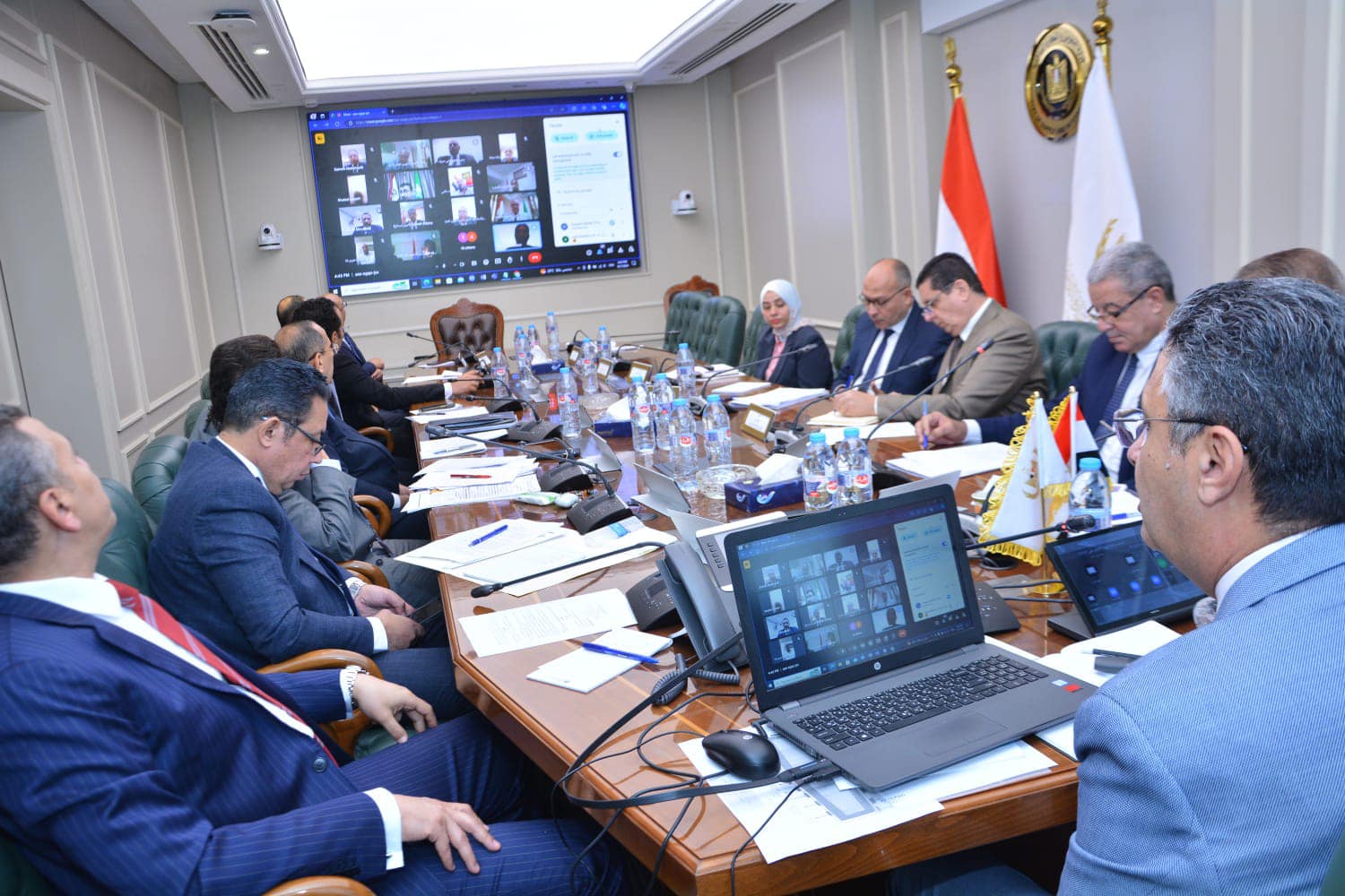اجتماع وزير التموين مع مديري المديريات التموينية بالمحافظات
