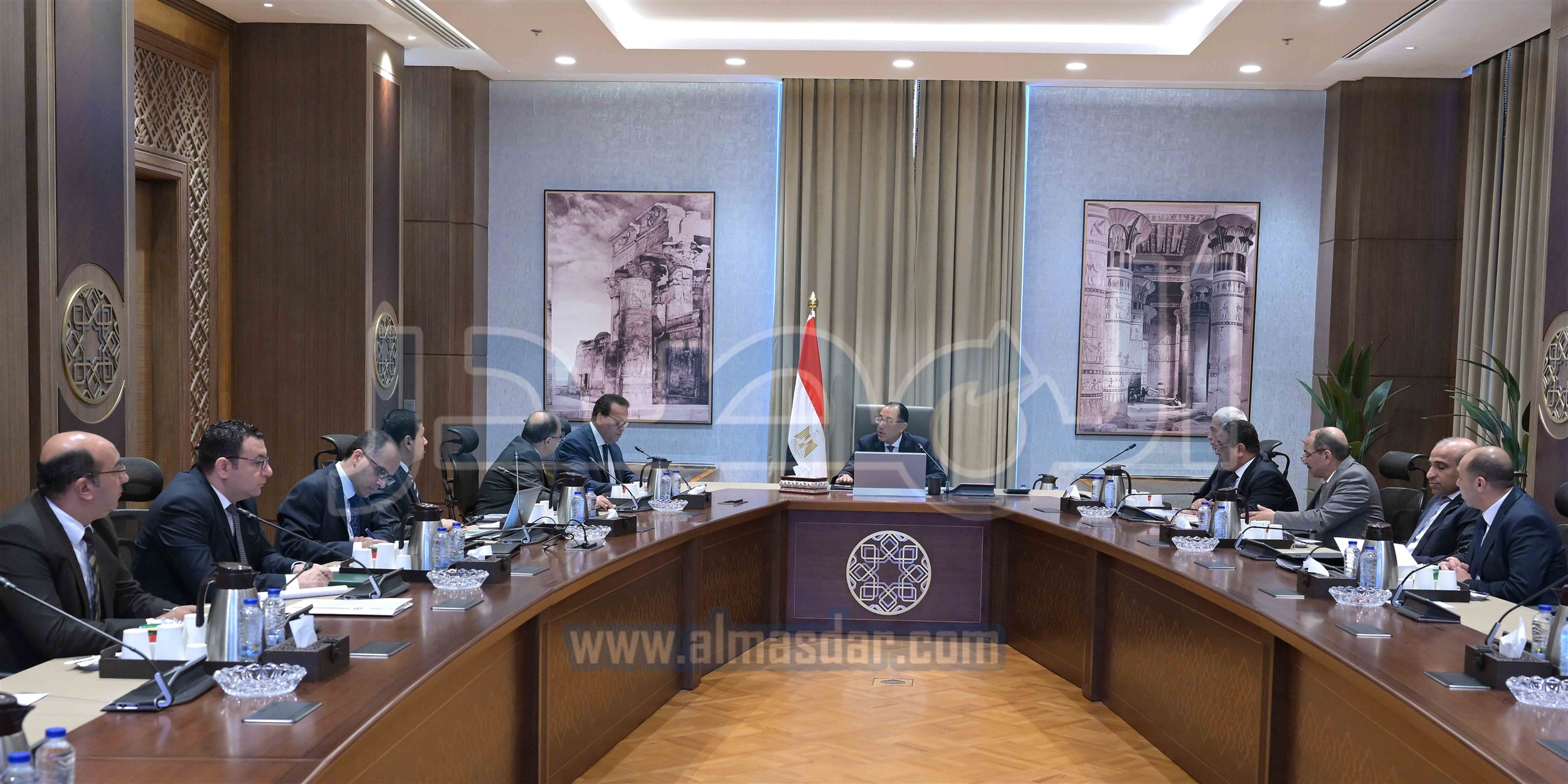 رئيس الوزراء يعقد اجتماعاً لمتابعة موقف توفير الأدوية