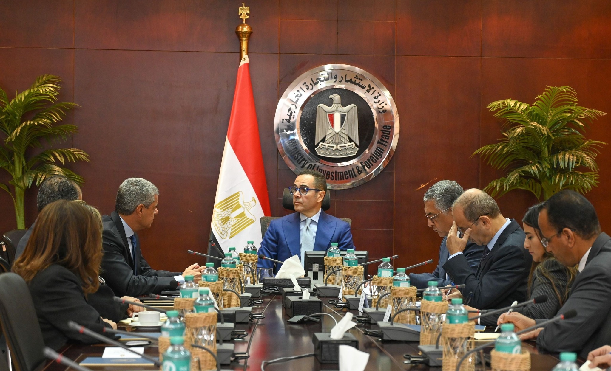 وزير الاستثمار يبحث مع وفد شركة الظاهرة الزراعية الإماراتية