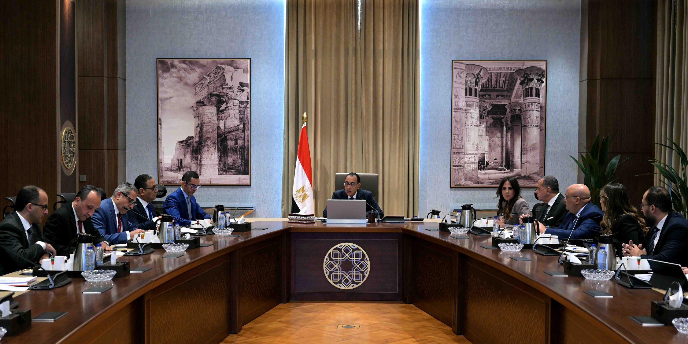 مدبولي يتابع مشروع القانون المقترح لمناطق المال والأعمال