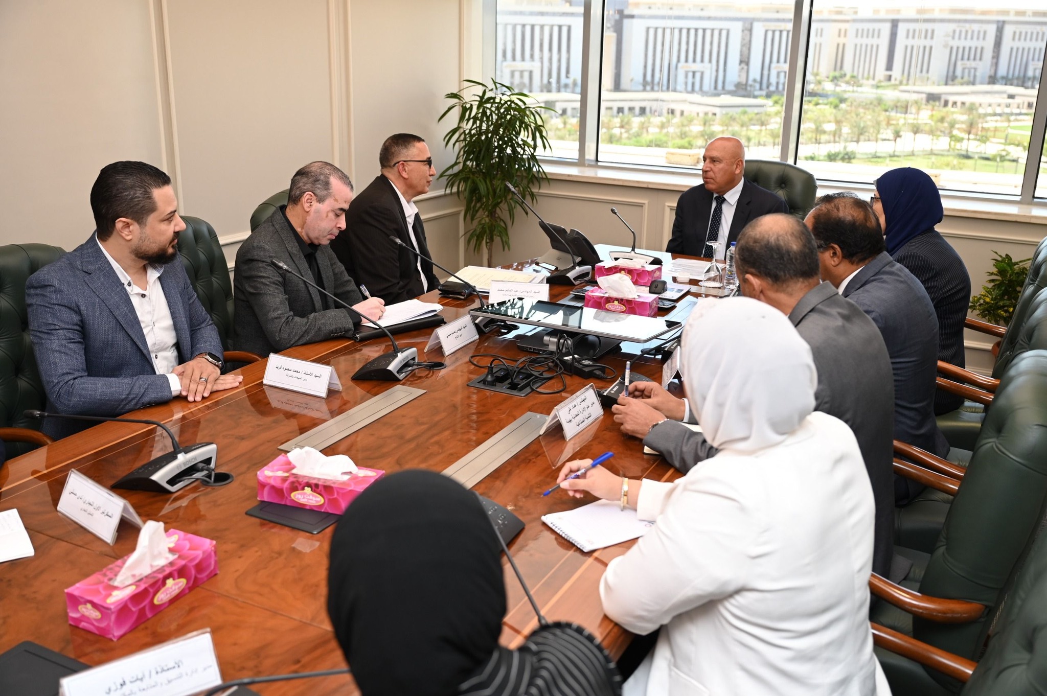 وزير الصناعة والنقل مع رئيس شركة تكنولوجيا الحديد