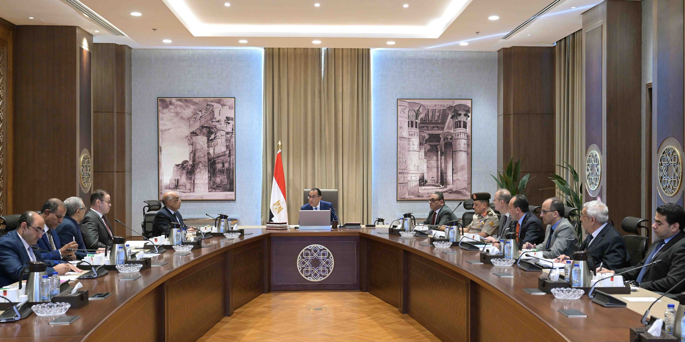 اجتماع اللجنة الرئيسية لتقنين أوضاع الكنائس