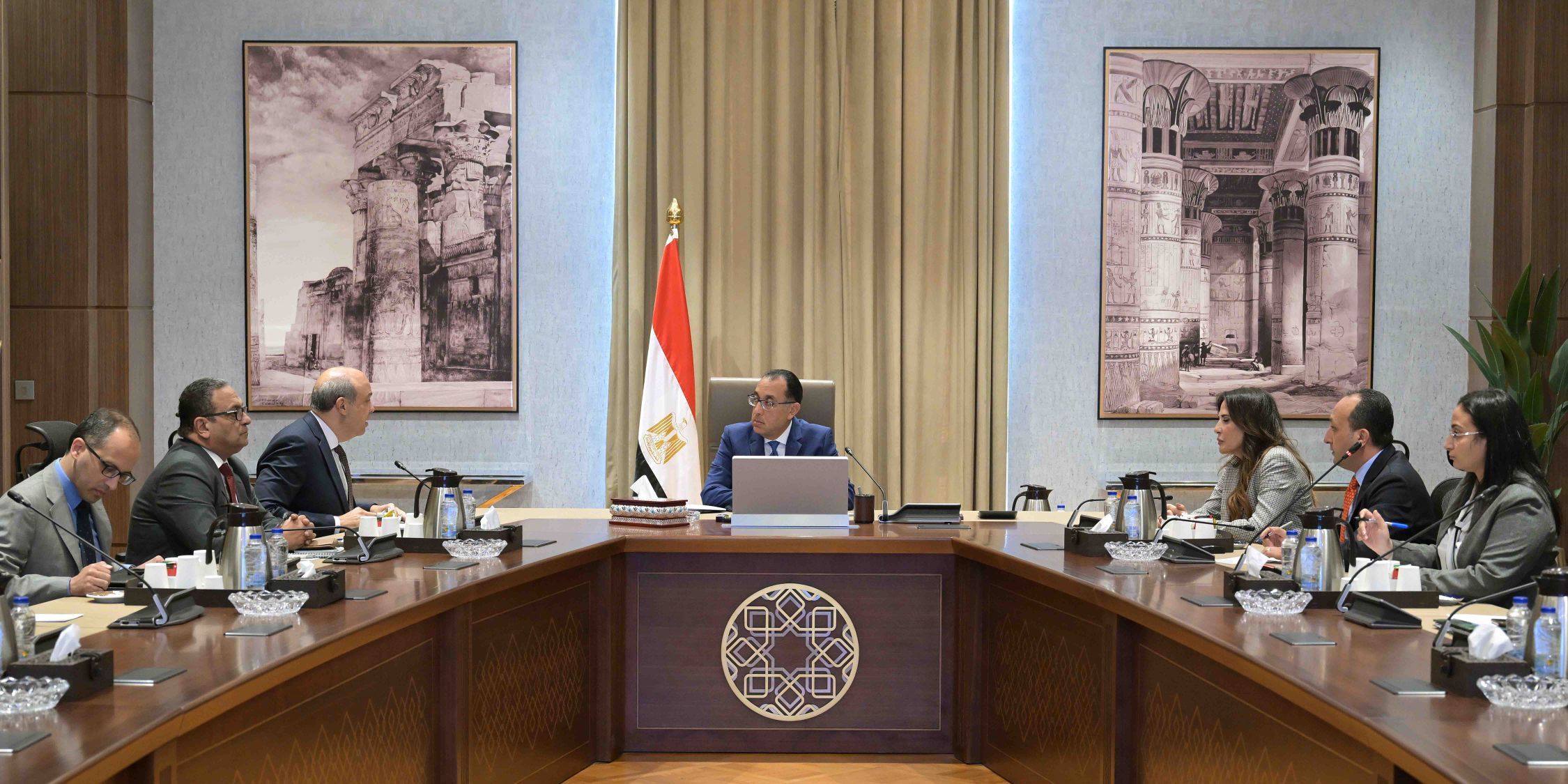 رئيس الوزراء يتابع موقف تطوير مطاري برج العرب والعلمين الدولي