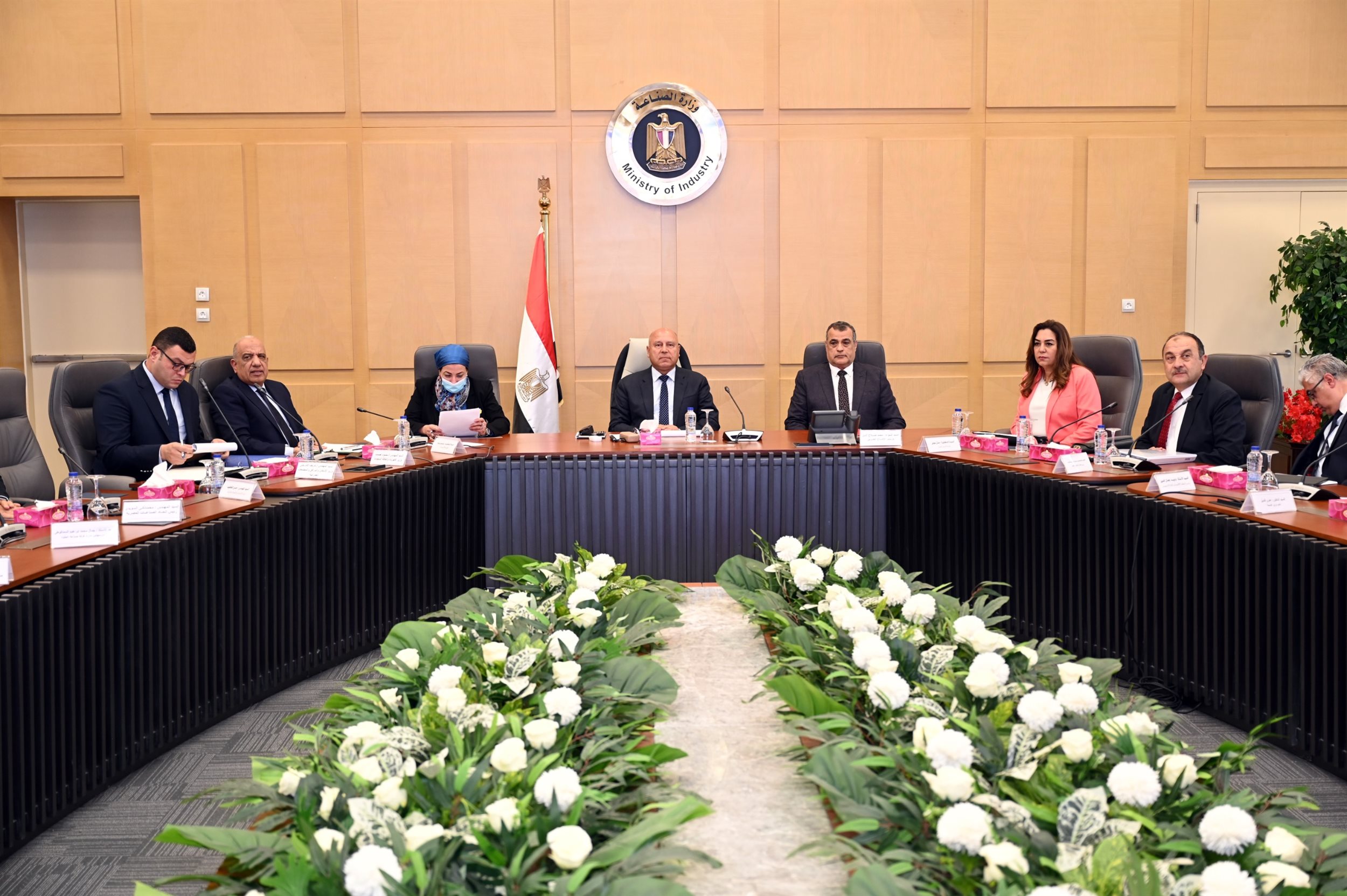الوزير يترأس الاجتماع الثامن للمجموعة الوزارية للتنمية الصناعية