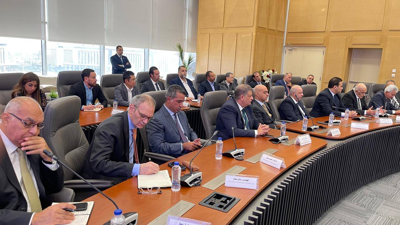 وزير الاستثمار يلتقى وكلاء شركات السيارات العالمية