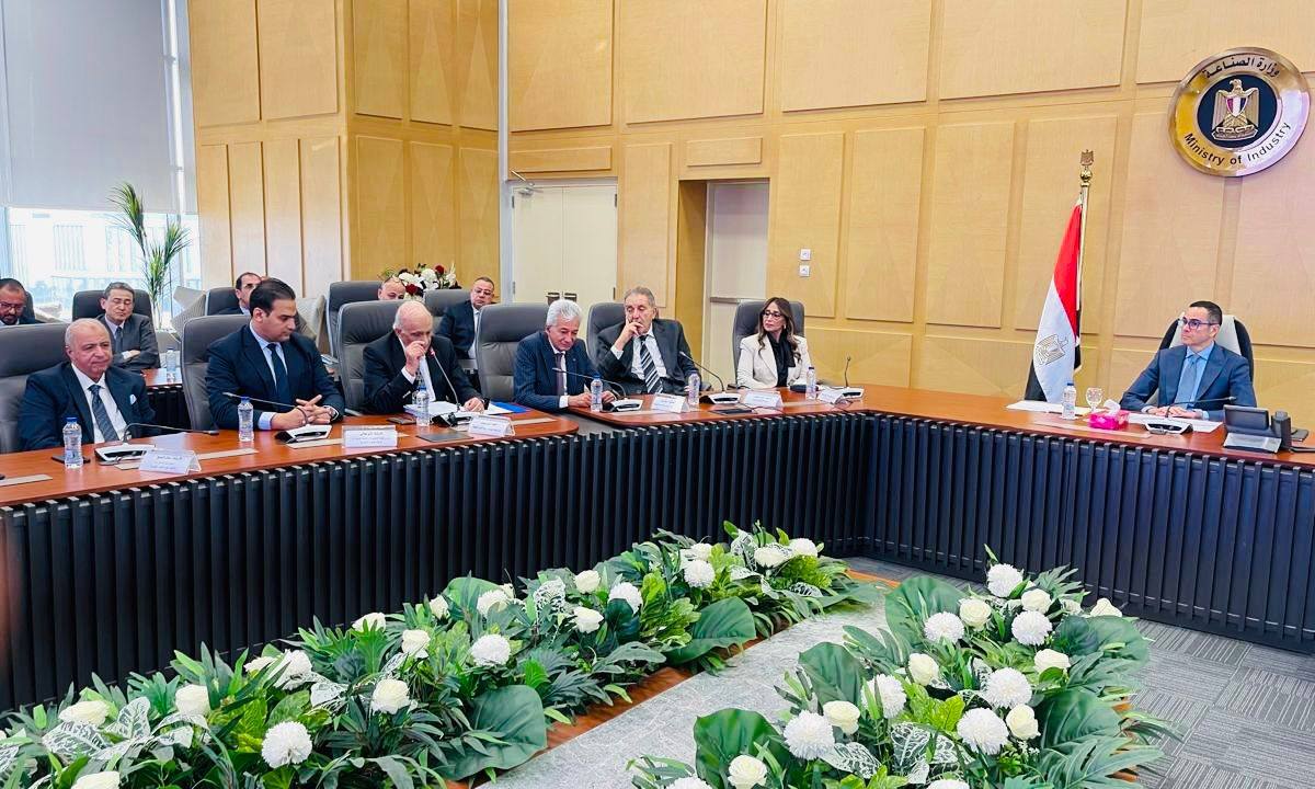 وزير الاستثمار يلتقى وكلاء شركات السيارات العالمية