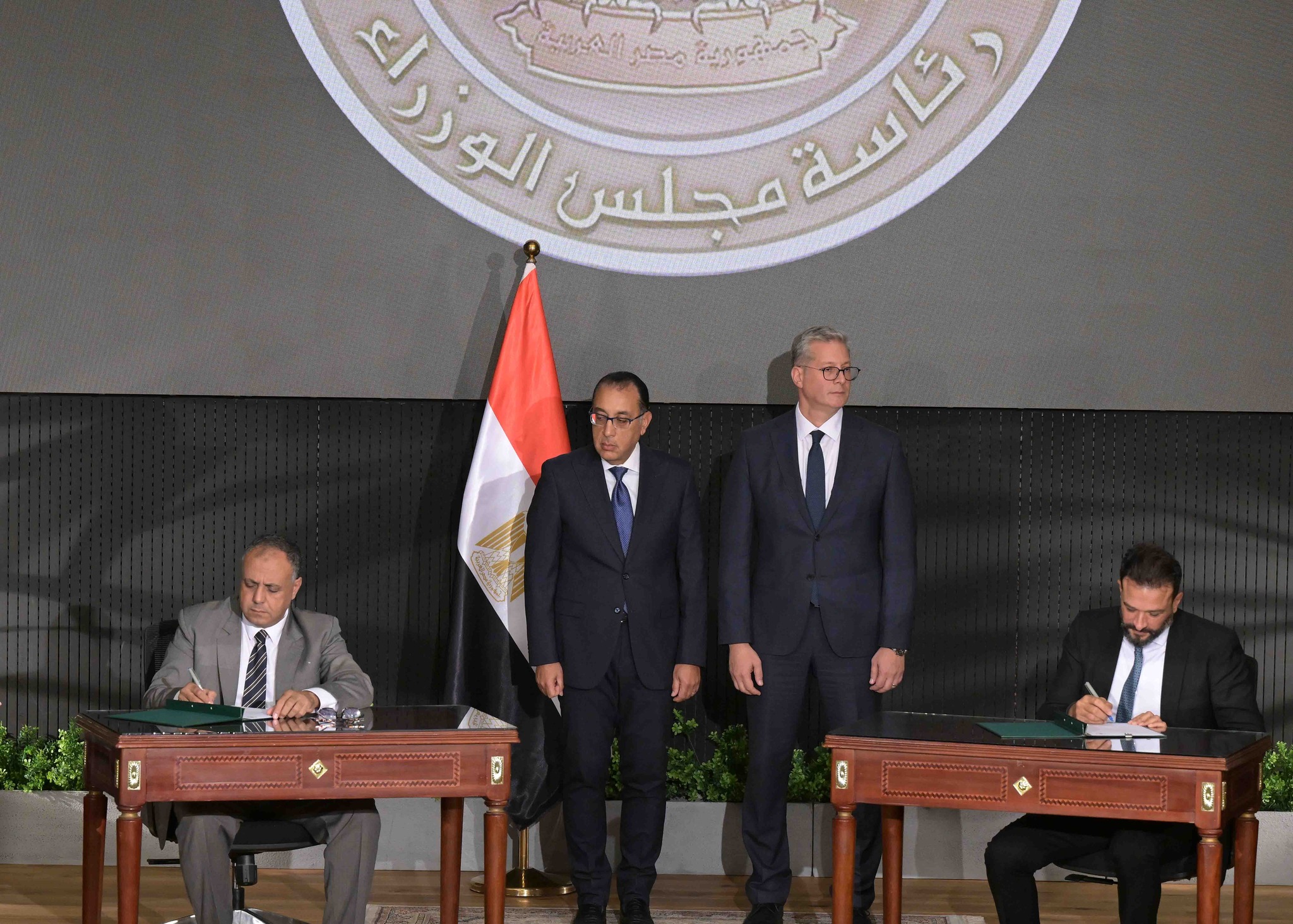 4 مذكرات تفاهم لزيادة أنشطة استكشاف وإنتاج حقول البترول