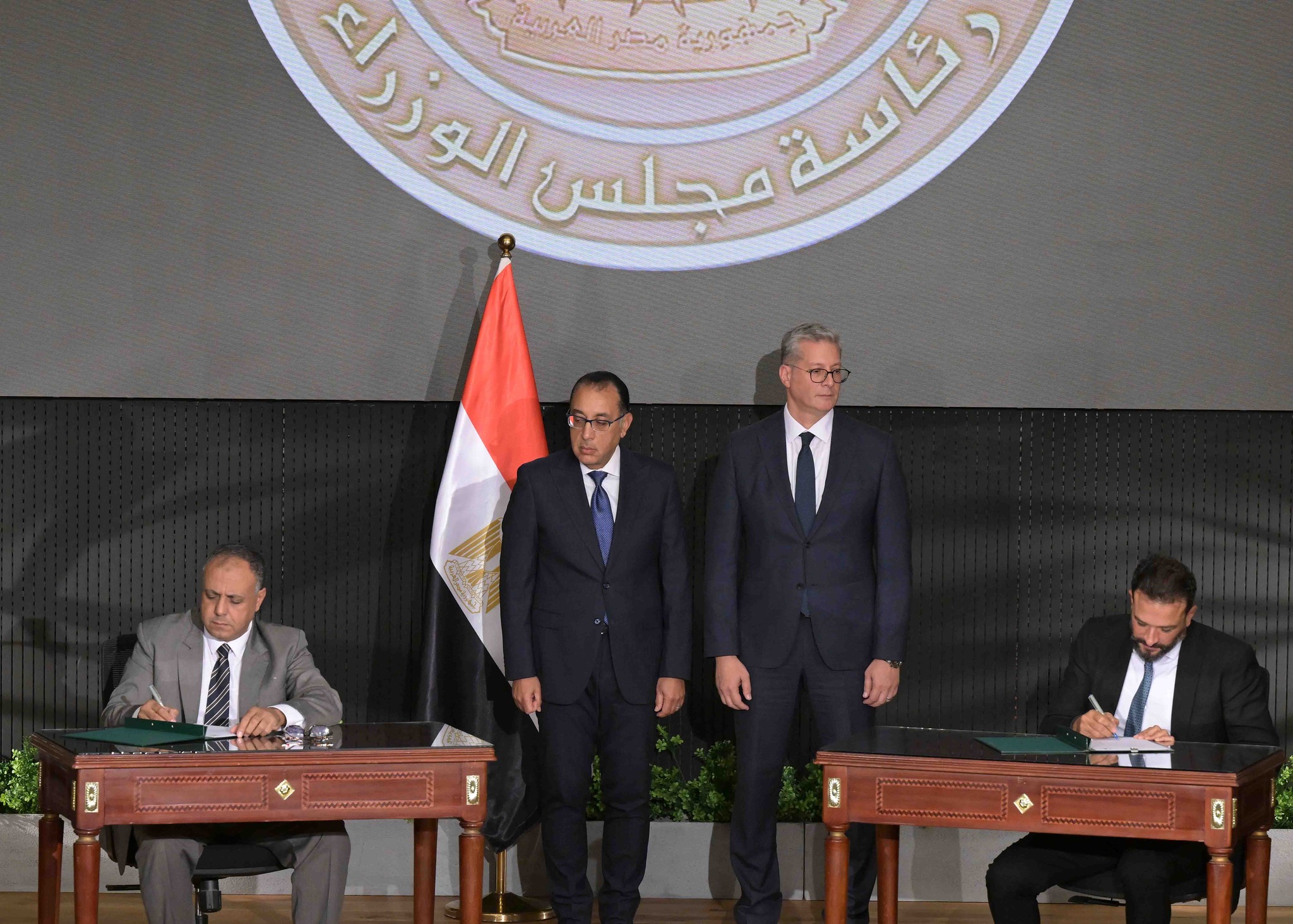 4 مذكرات تفاهم لزيادة أنشطة استكشاف وإنتاج حقول البترول